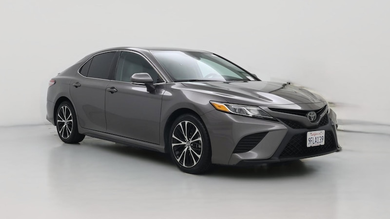 2018 Toyota Camry SE Hero Image