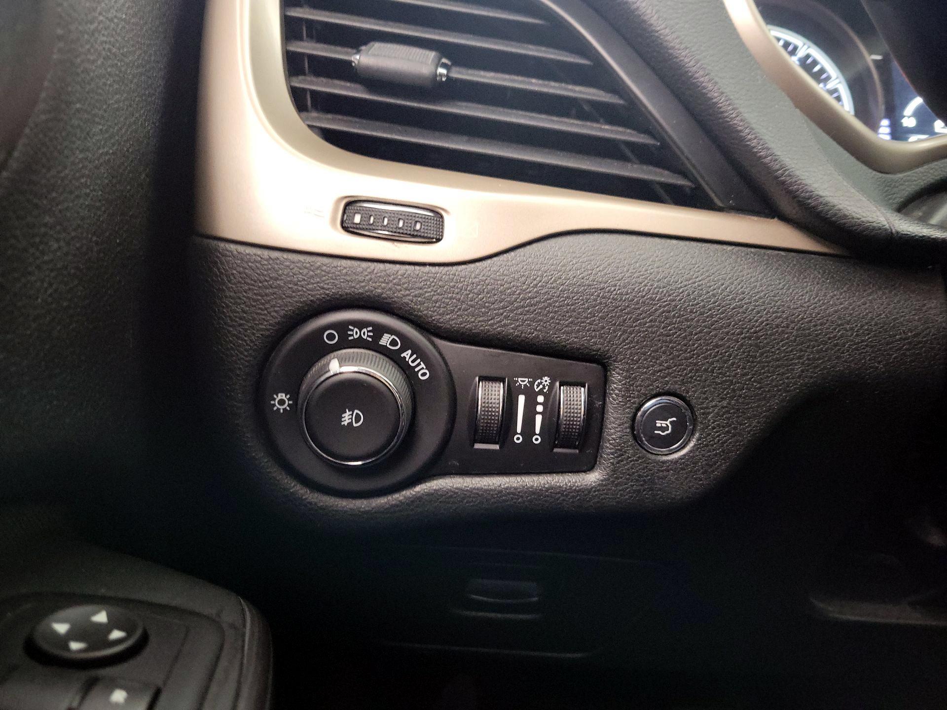 Thumbnail: 2014 Jeep Cherokee - 13