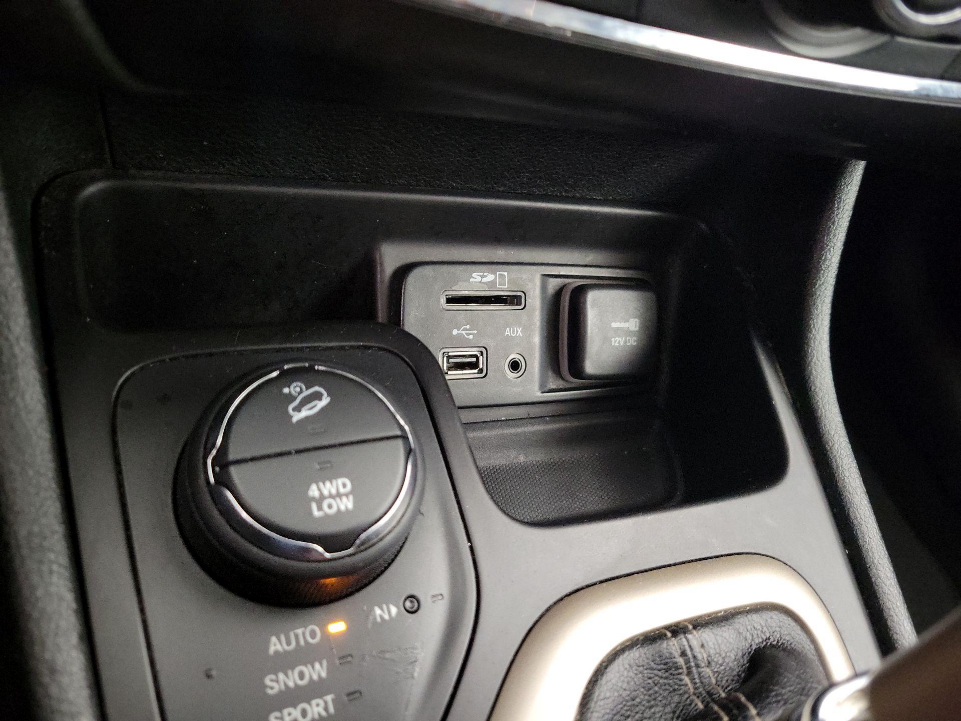 Thumbnail: 2014 Jeep Cherokee - 18