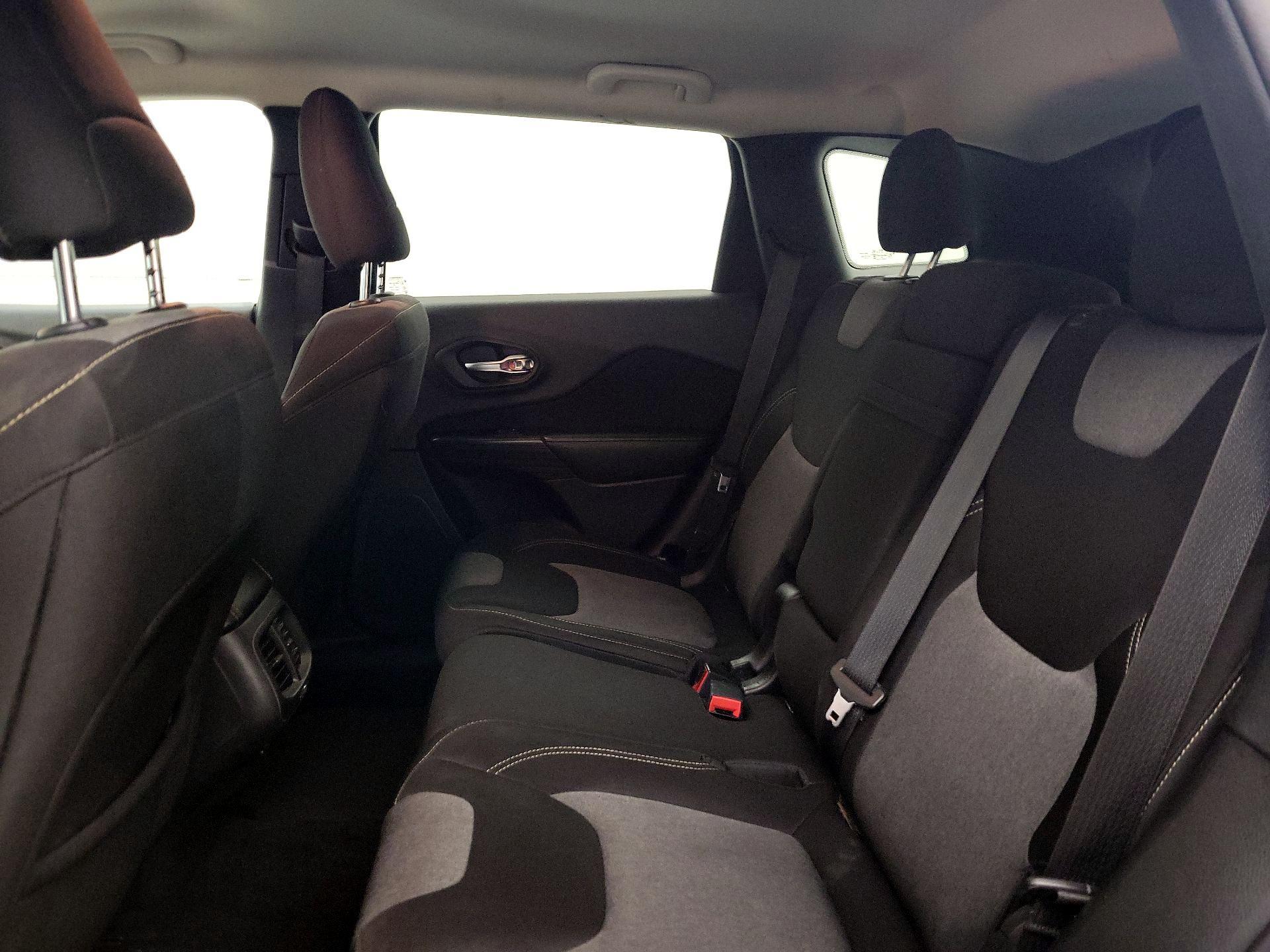 Thumbnail: 2014 Jeep Cherokee - 19