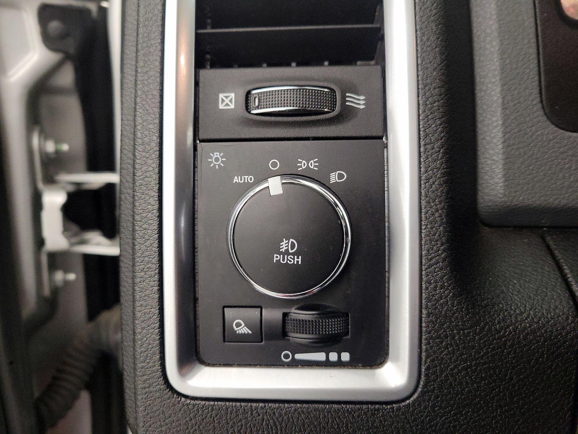 Thumbnail: 2019 RAM 1500 Classic - 13