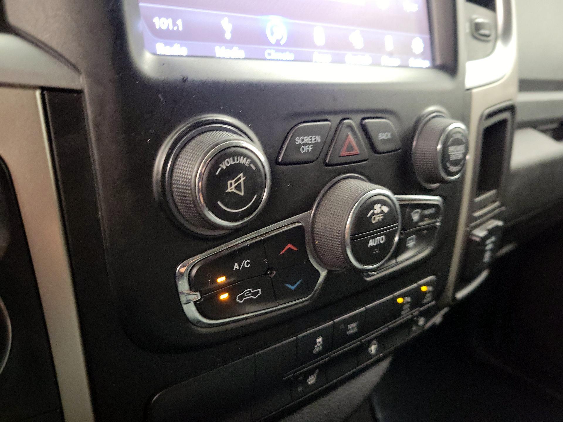 Thumbnail: 2019 RAM 1500 Classic - 16