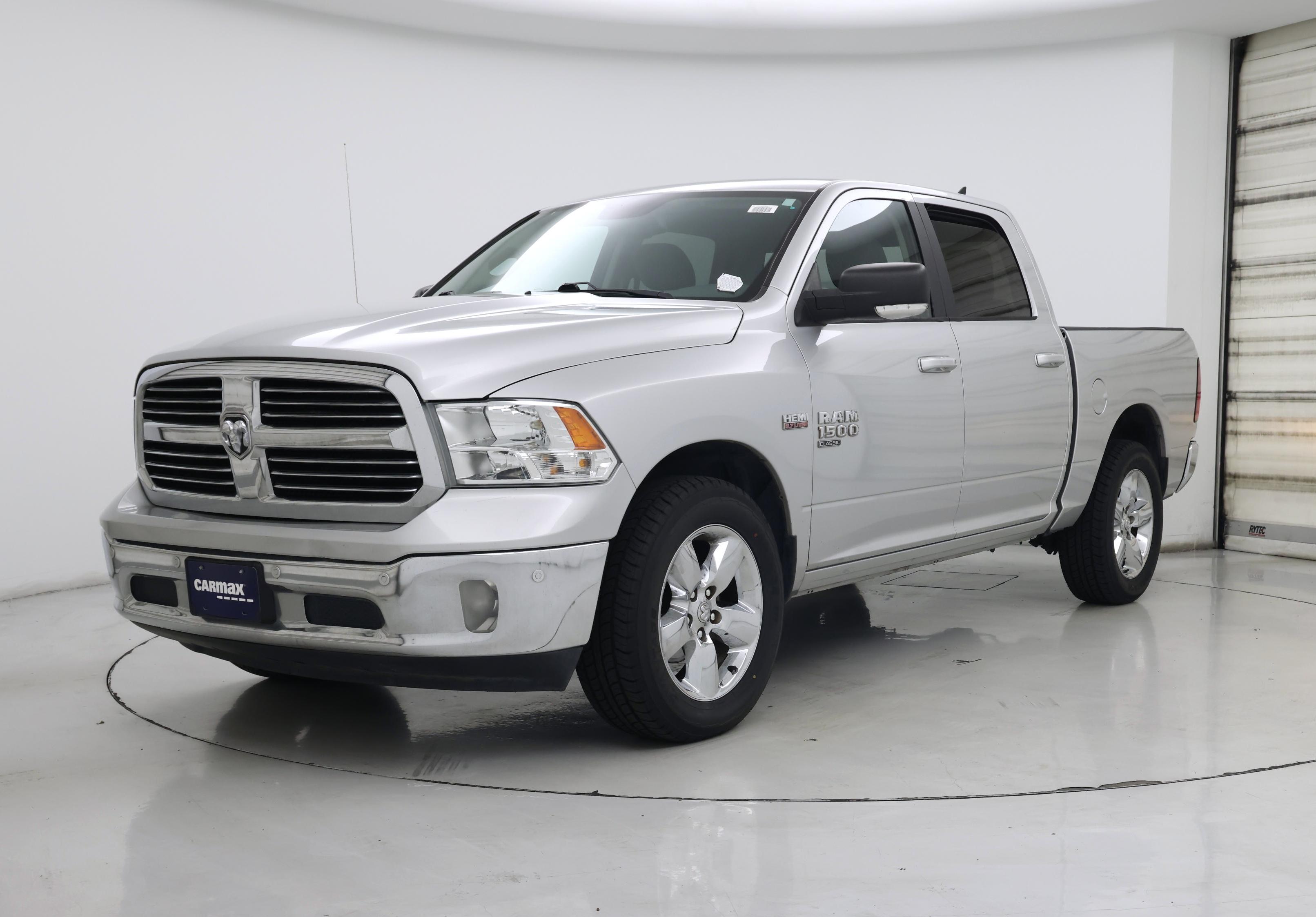 Thumbnail: 2019 RAM 1500 Classic - 4