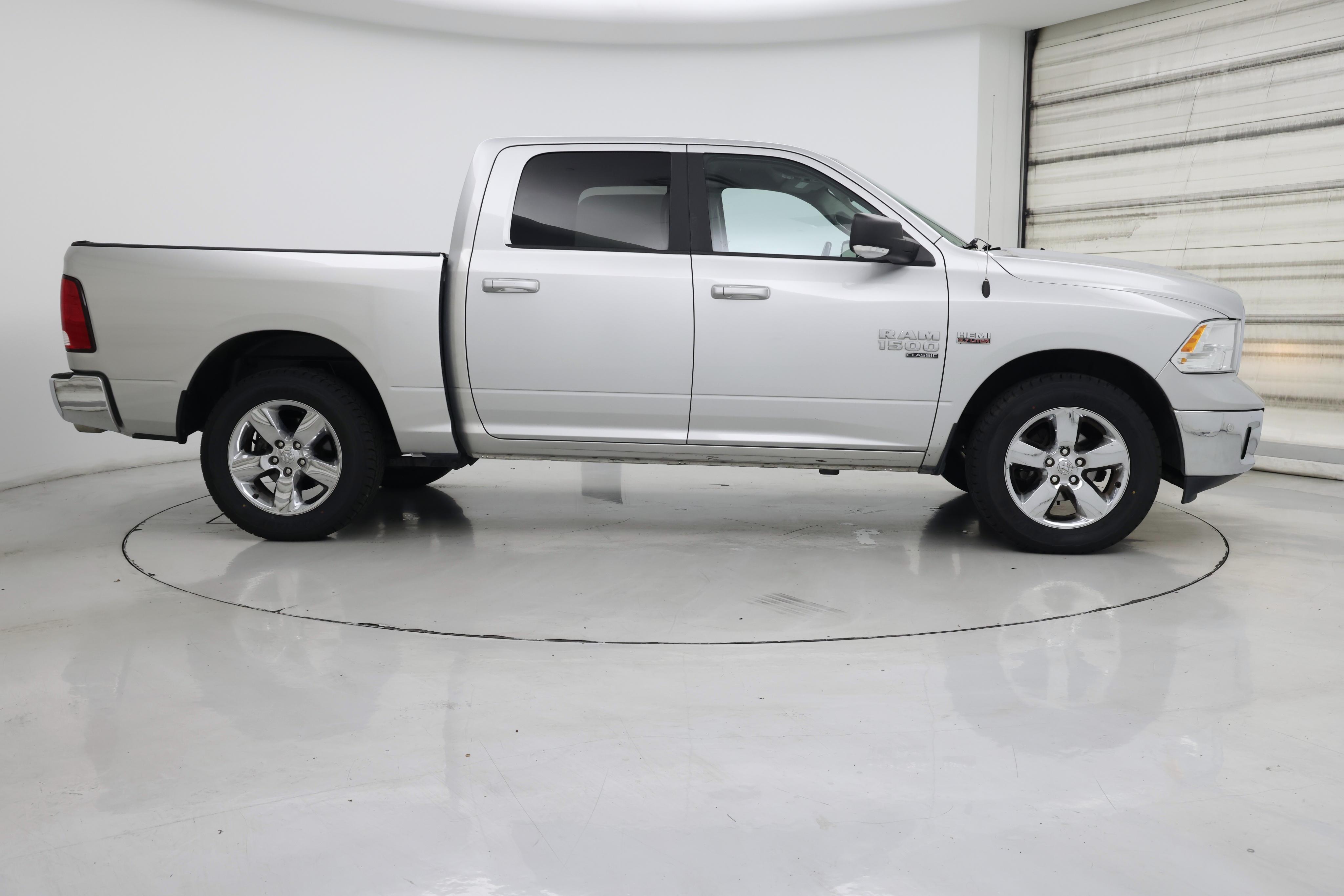 Thumbnail: 2019 RAM 1500 Classic - 7