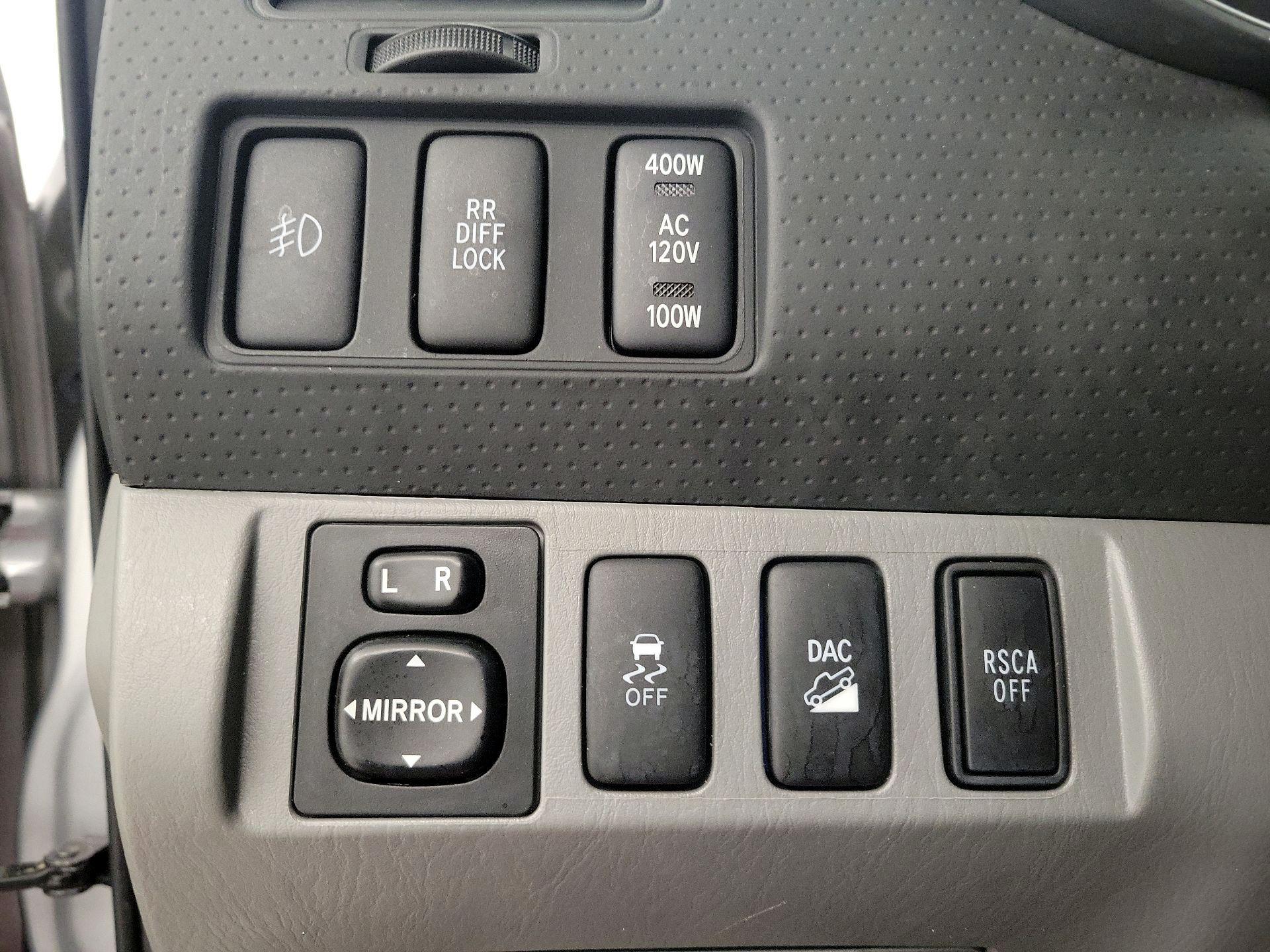 Thumbnail: 2015 Toyota Tacoma - 11