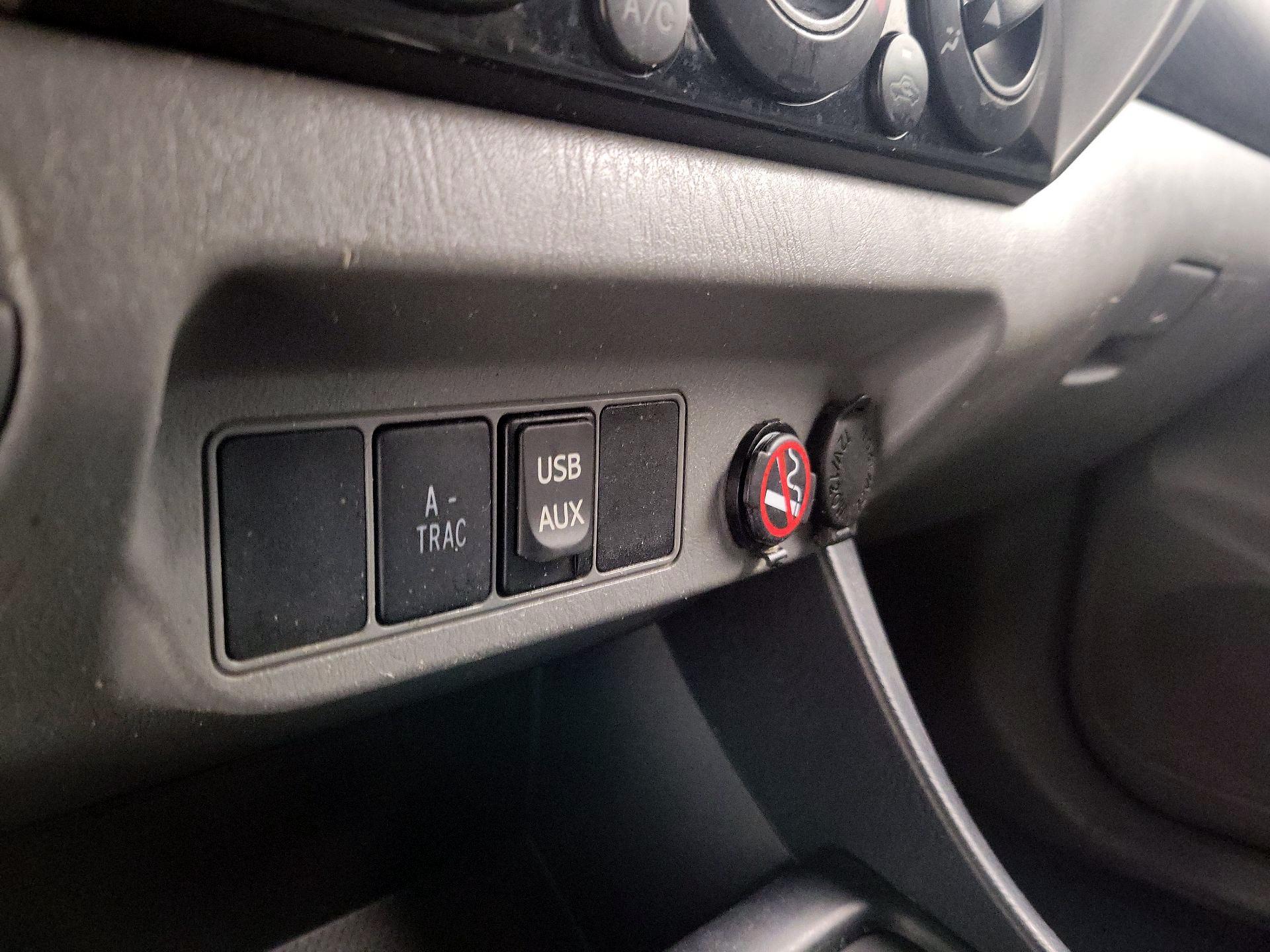 Thumbnail: 2015 Toyota Tacoma - 15