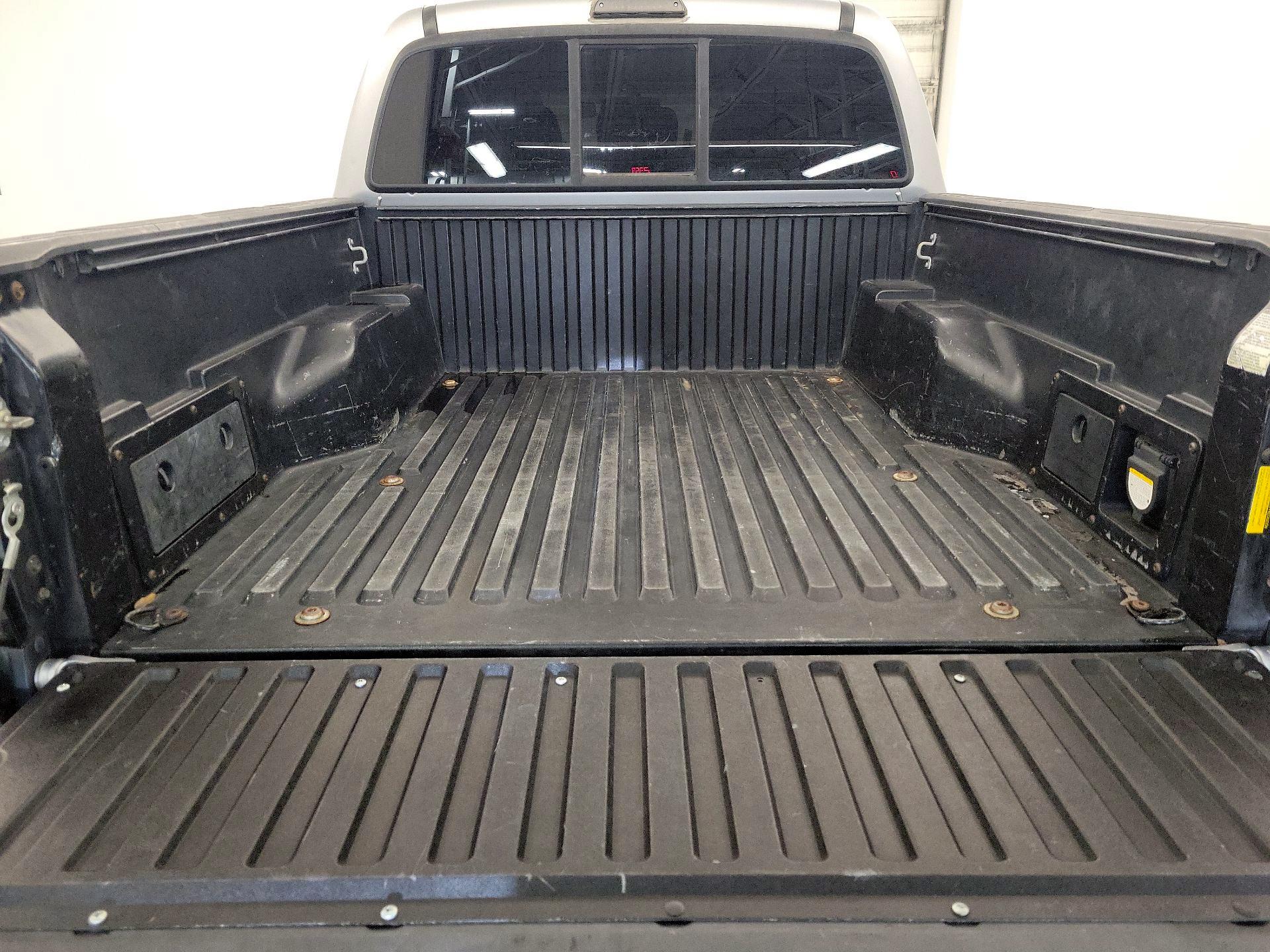 Thumbnail: 2015 Toyota Tacoma - 17