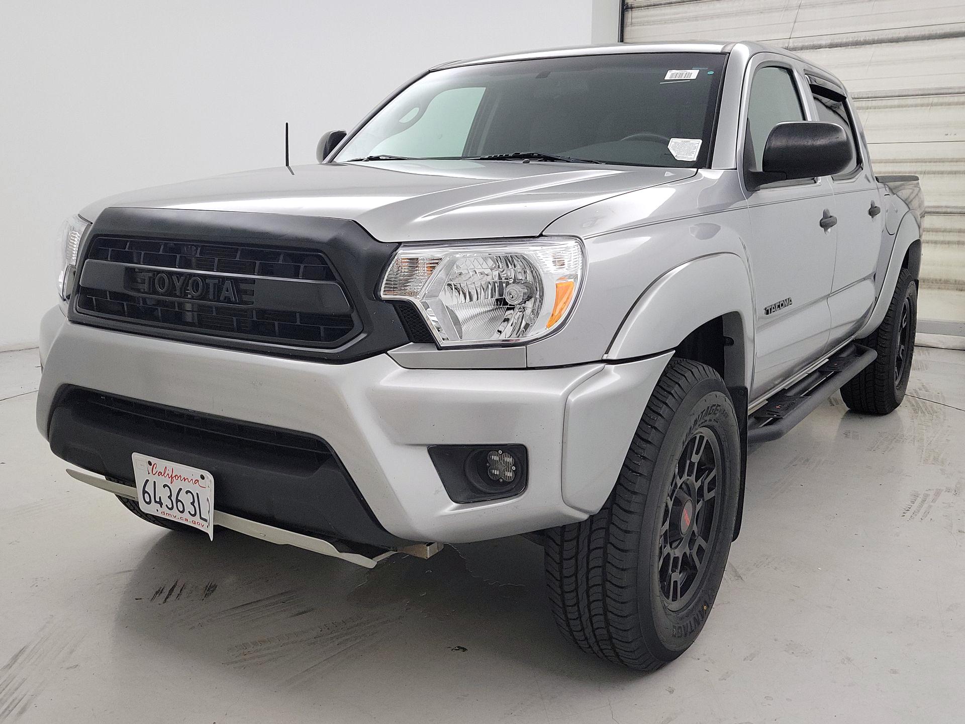 Thumbnail: 2015 Toyota Tacoma - 3