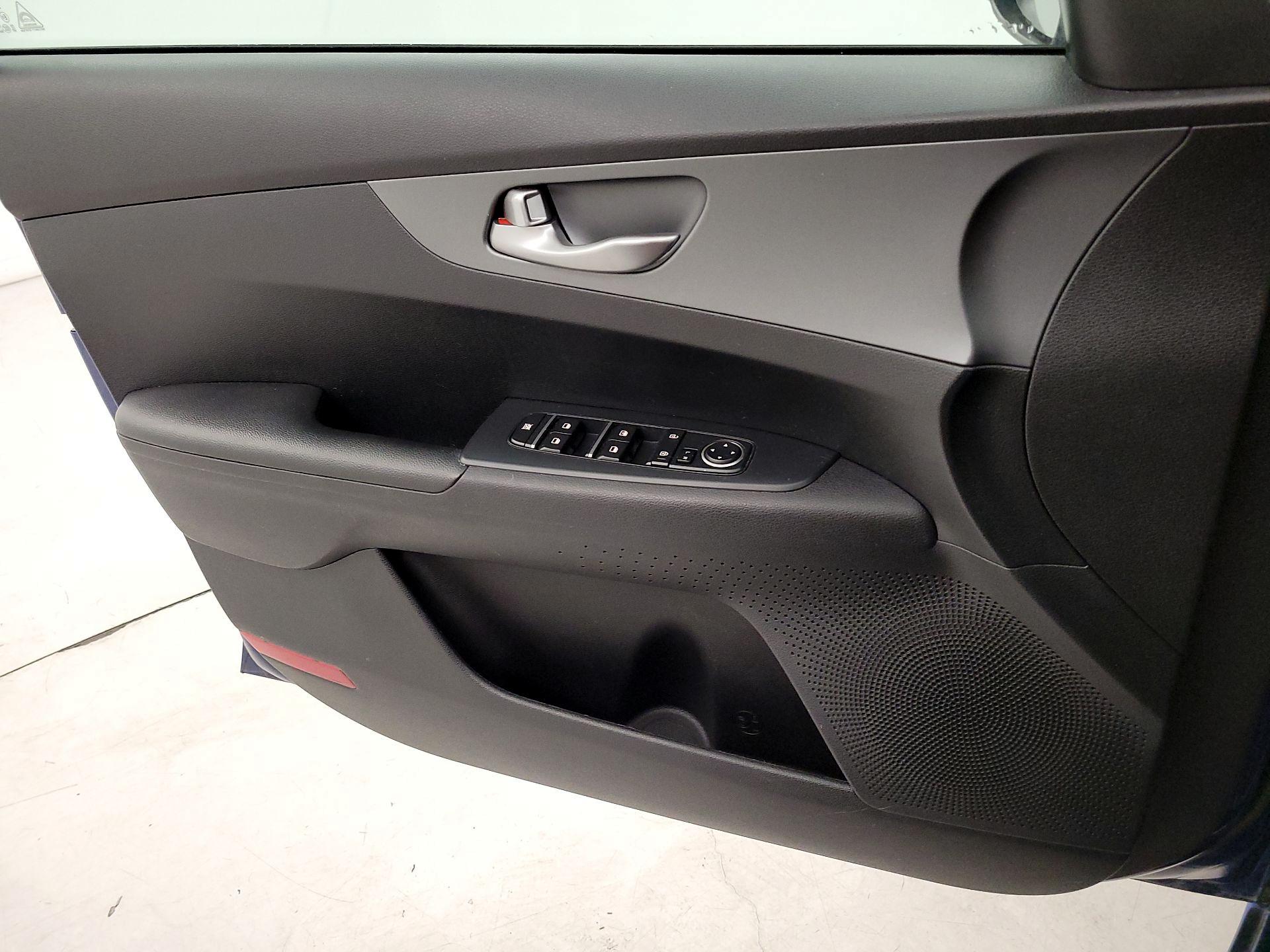 Thumbnail: 2019 Kia Forte - 12