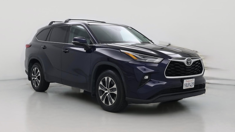 2022 Toyota Highlander XLE Hero Image