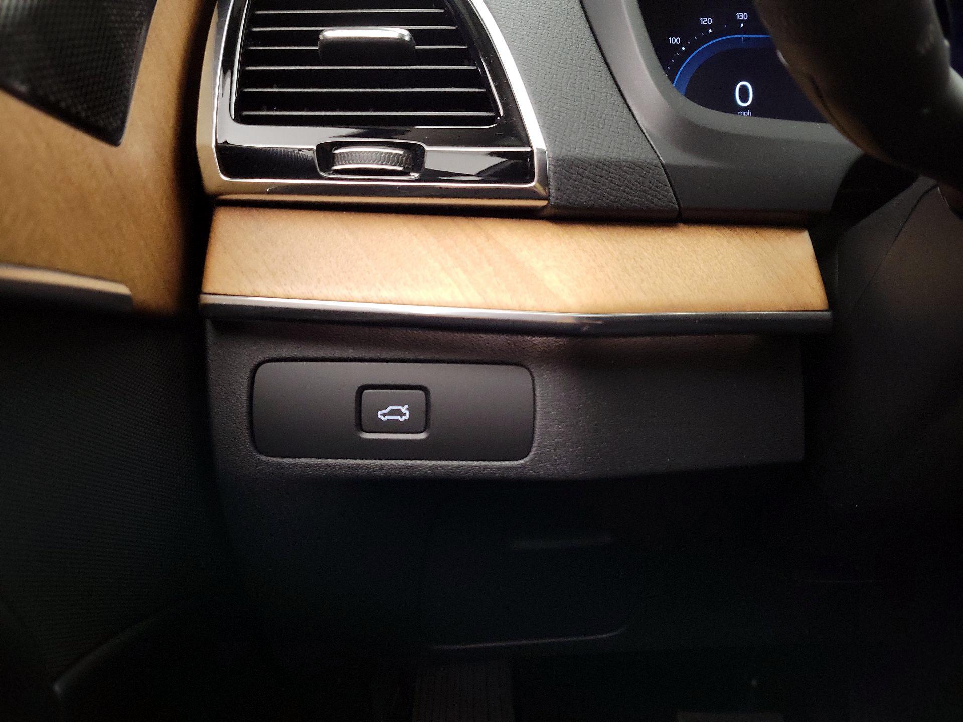 Thumbnail: 2023 Volvo XC90 - 13