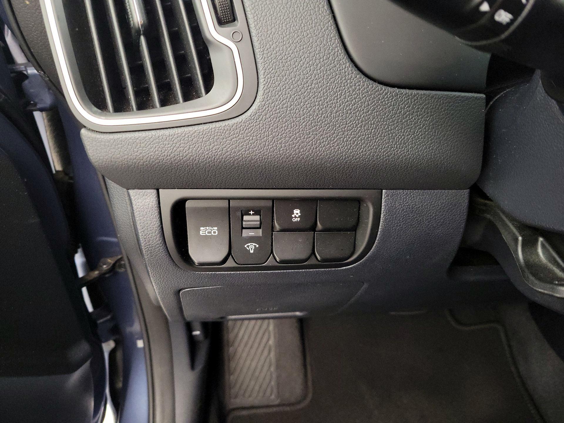 Thumbnail: 2016 Kia Rio - 13