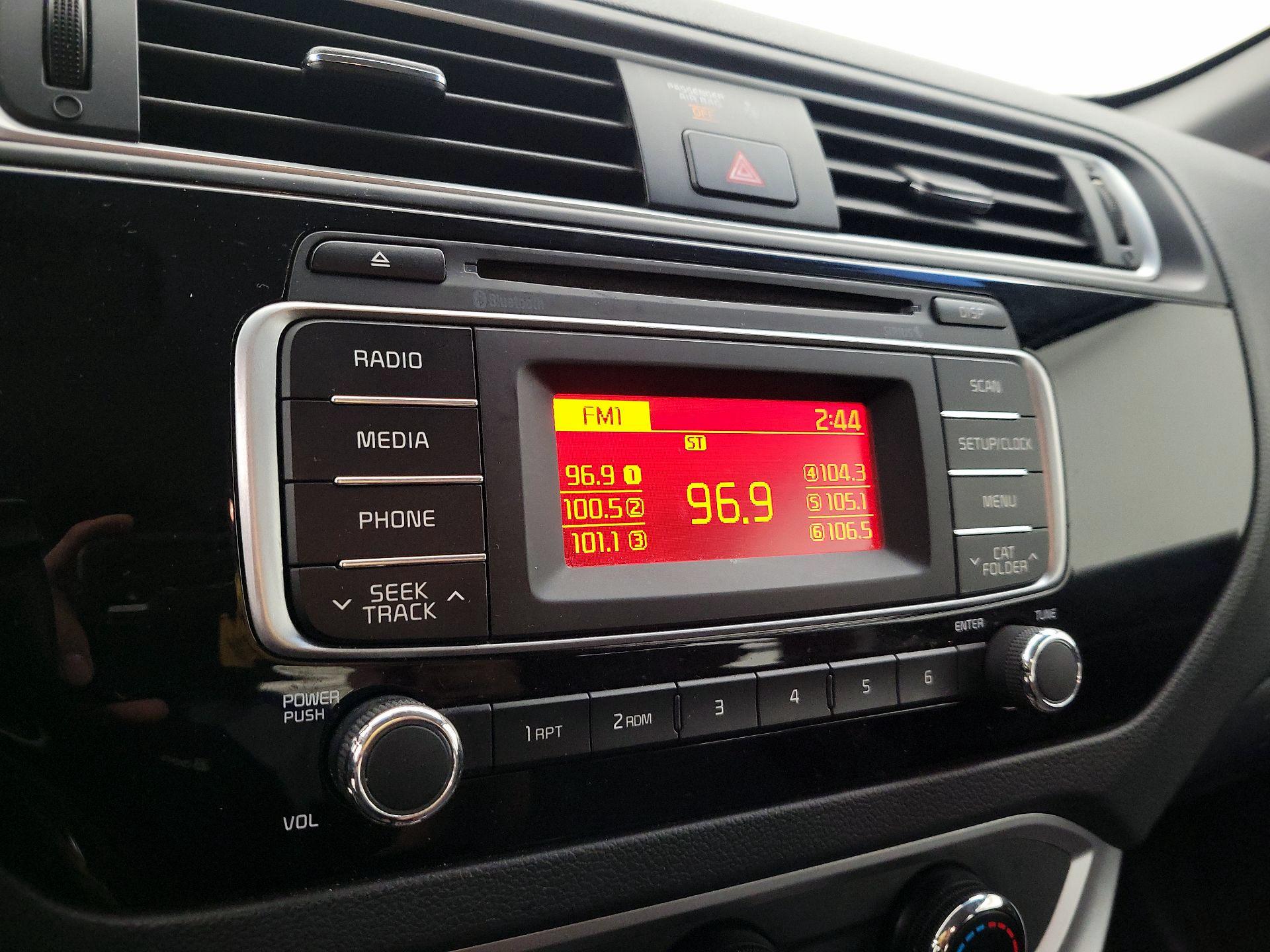 Thumbnail: 2016 Kia Rio - 14