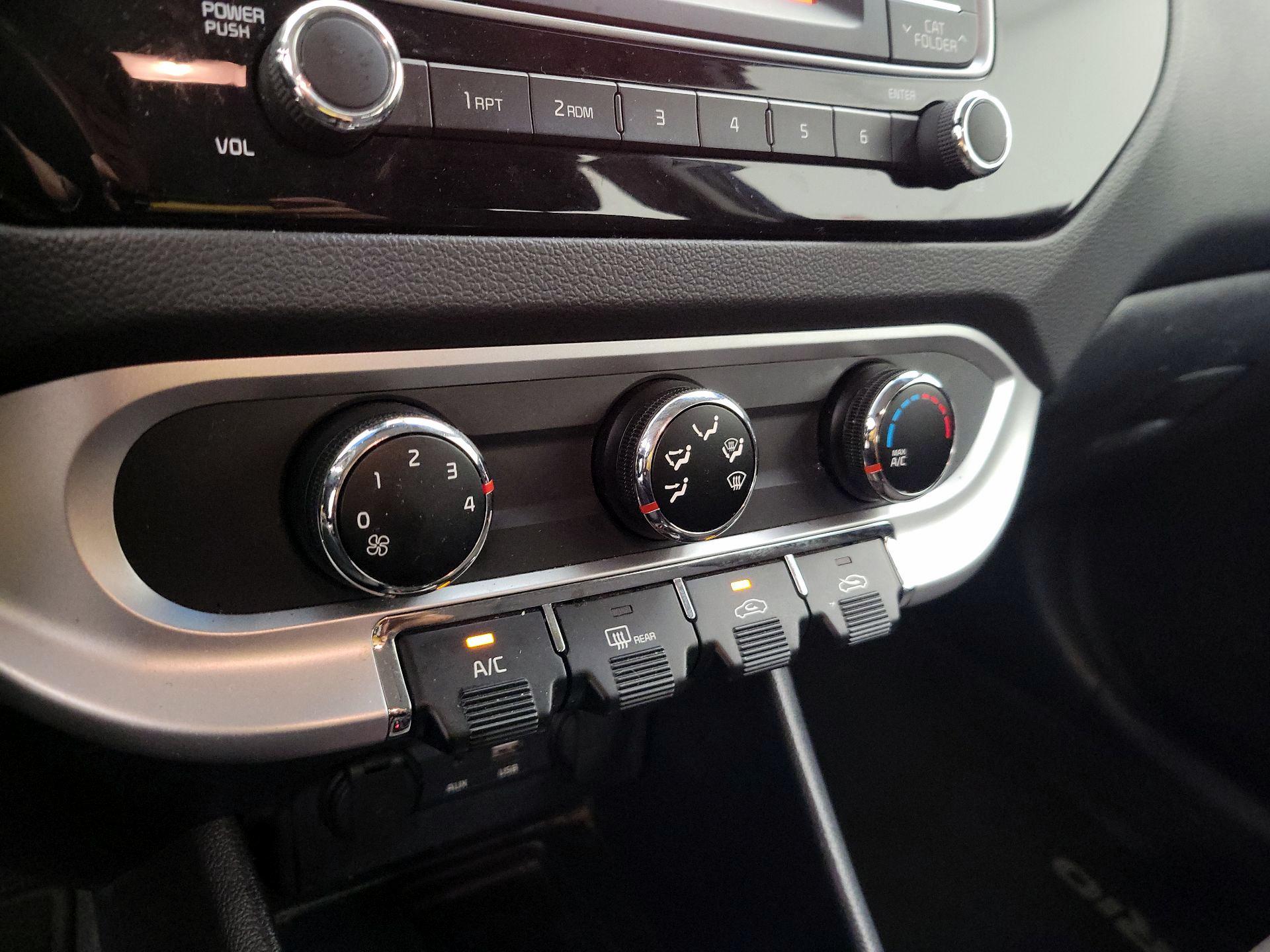 Thumbnail: 2016 Kia Rio - 15