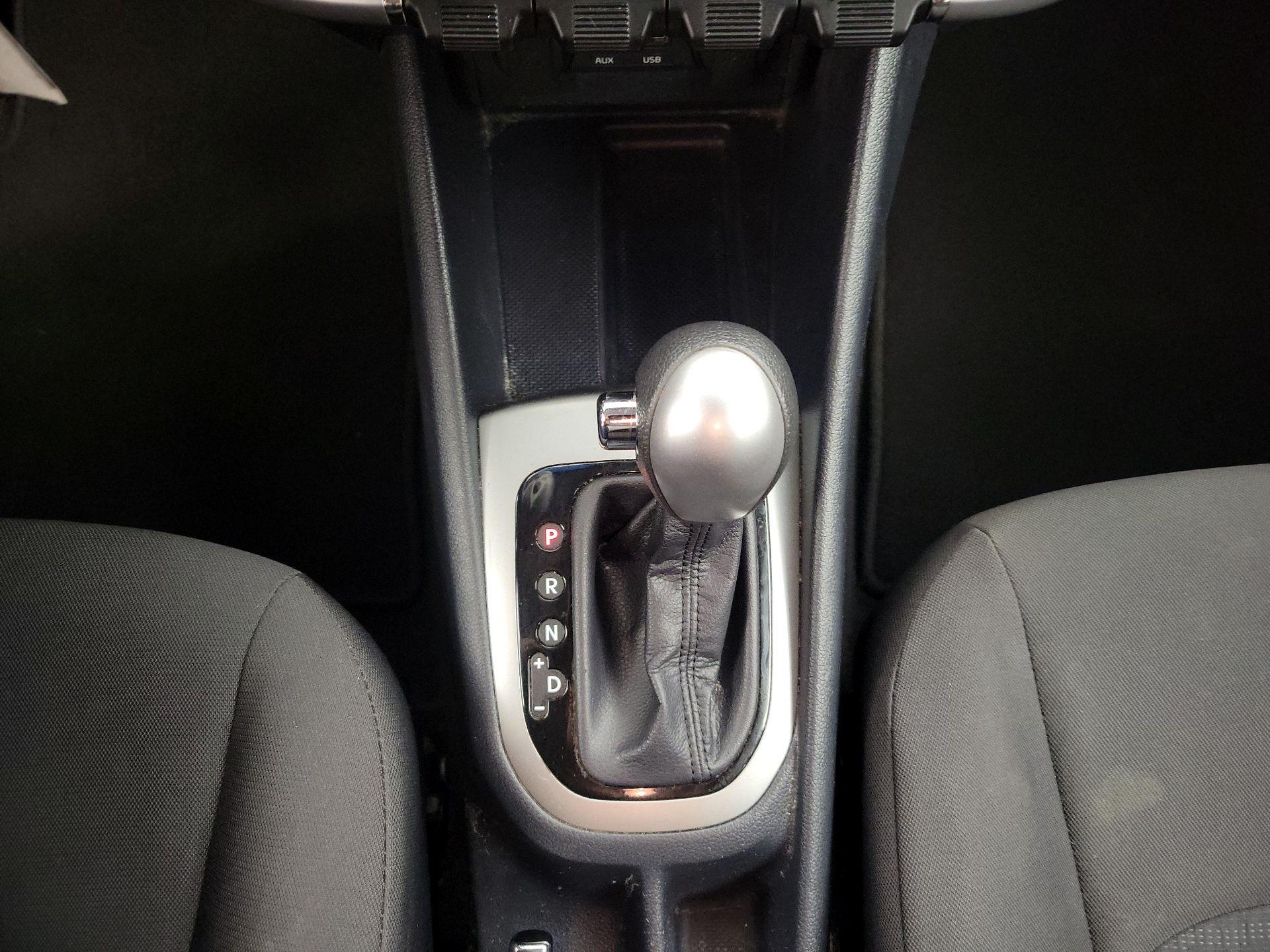 Thumbnail: 2016 Kia Rio - 16