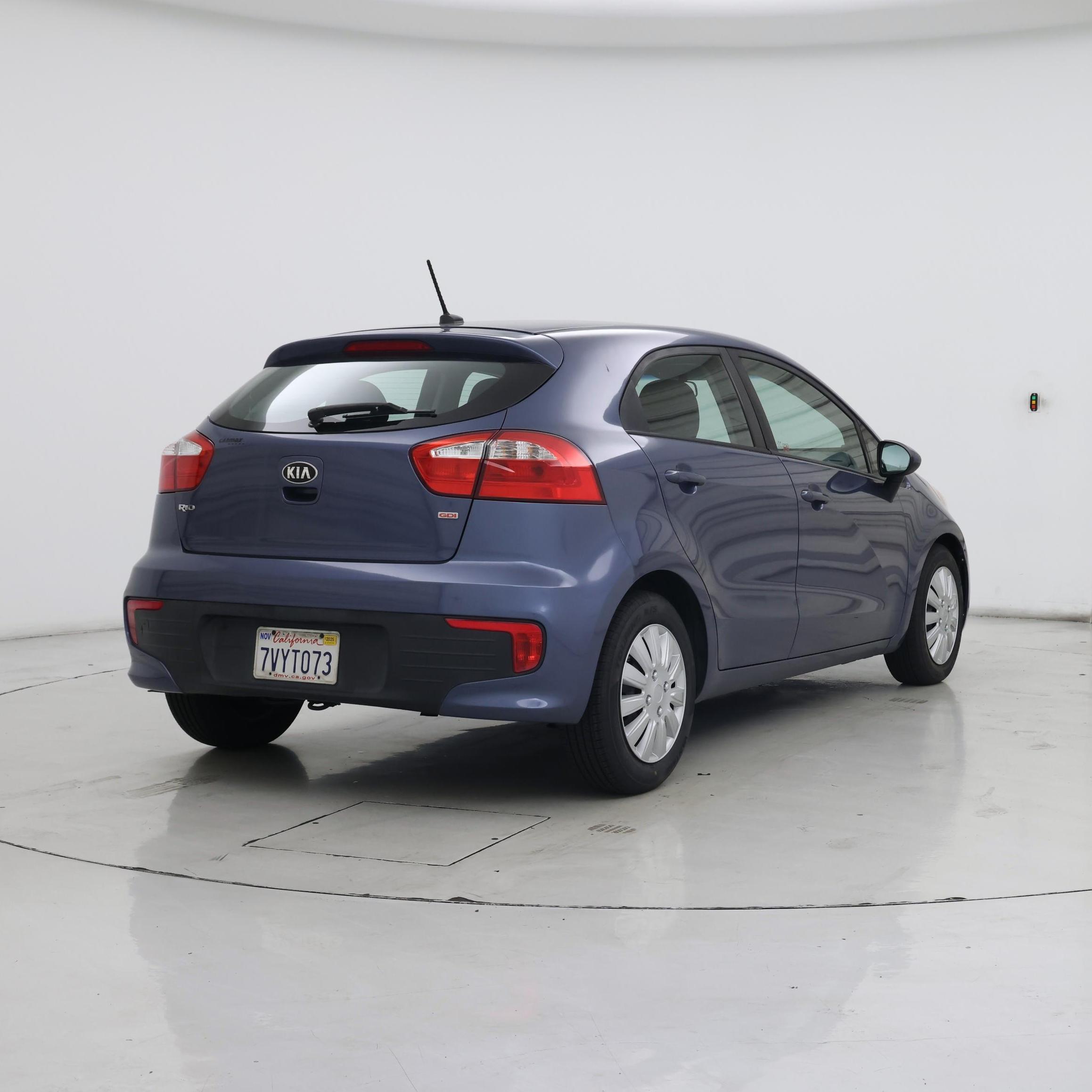 Thumbnail: 2016 Kia Rio - 8
