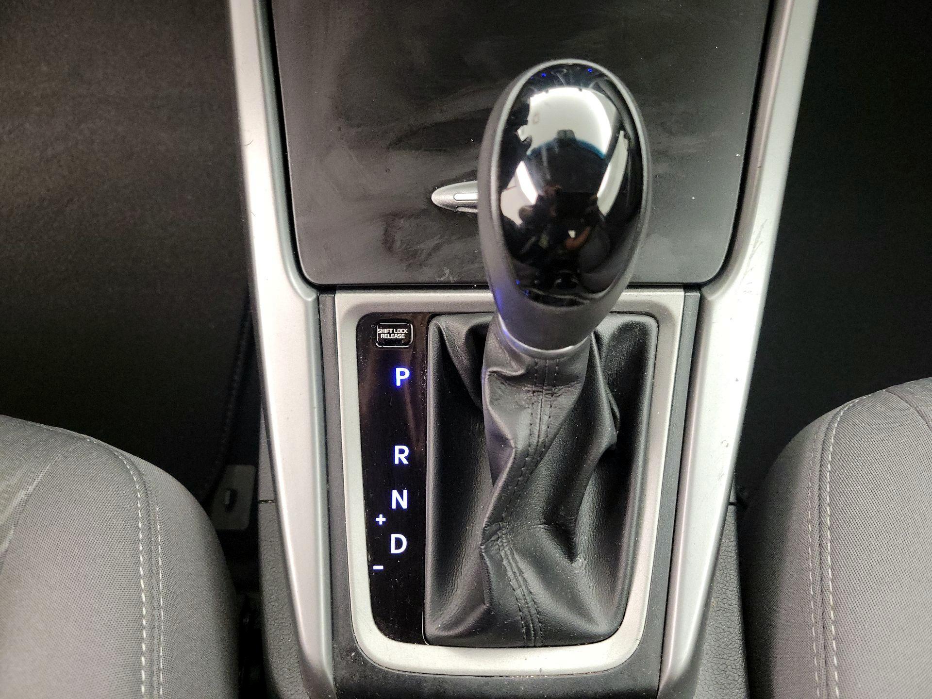 Thumbnail: 2014 Hyundai Elantra - 17