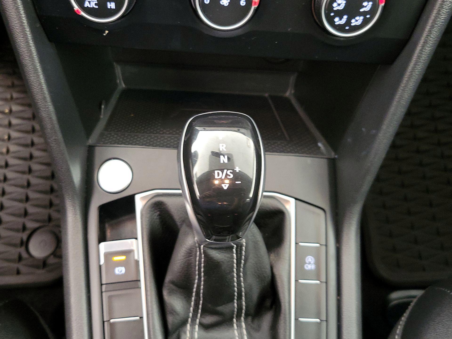 Thumbnail: 2022 Volkswagen Taos - 17