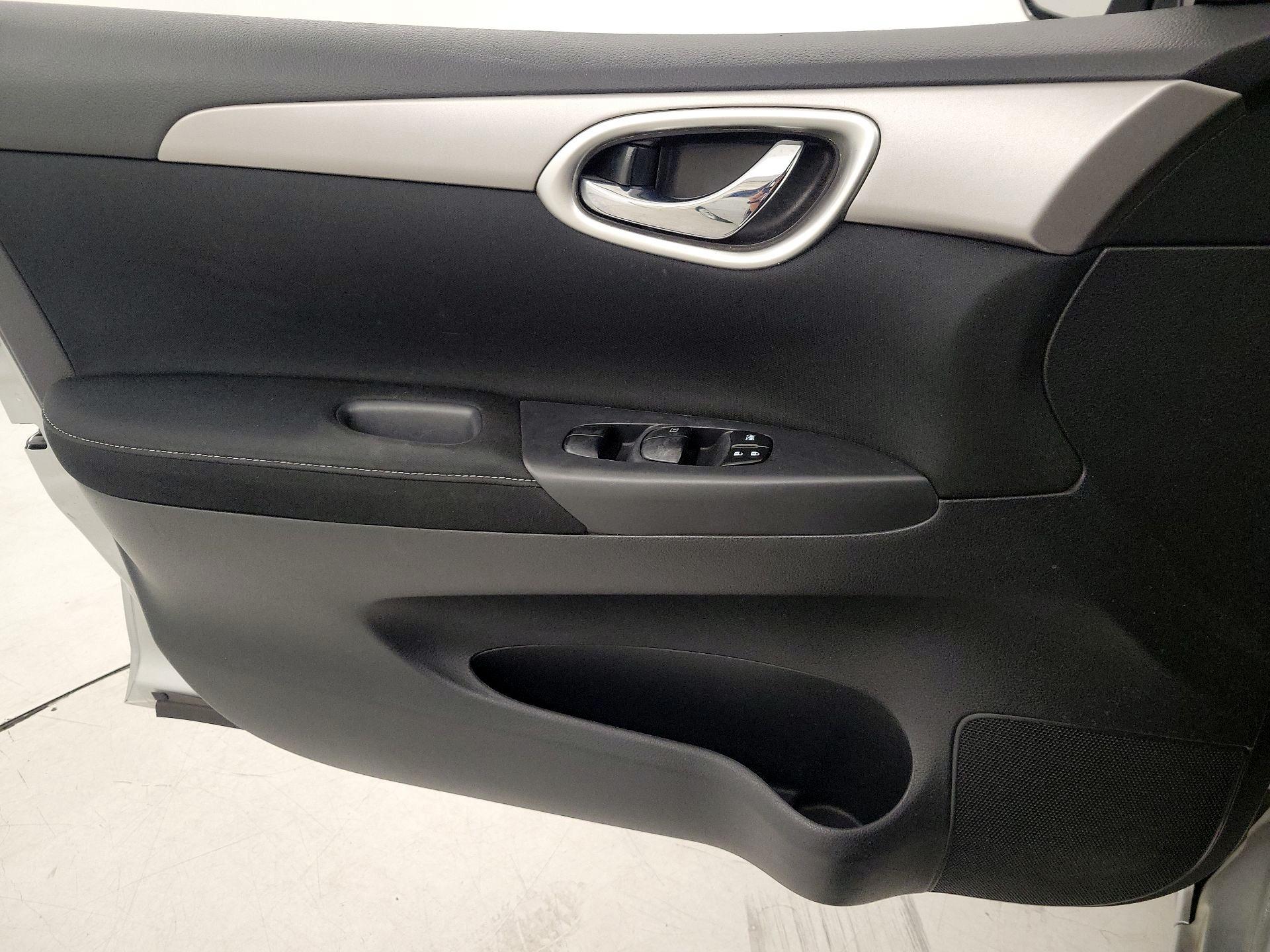 Thumbnail: 2015 Nissan Sentra - 12