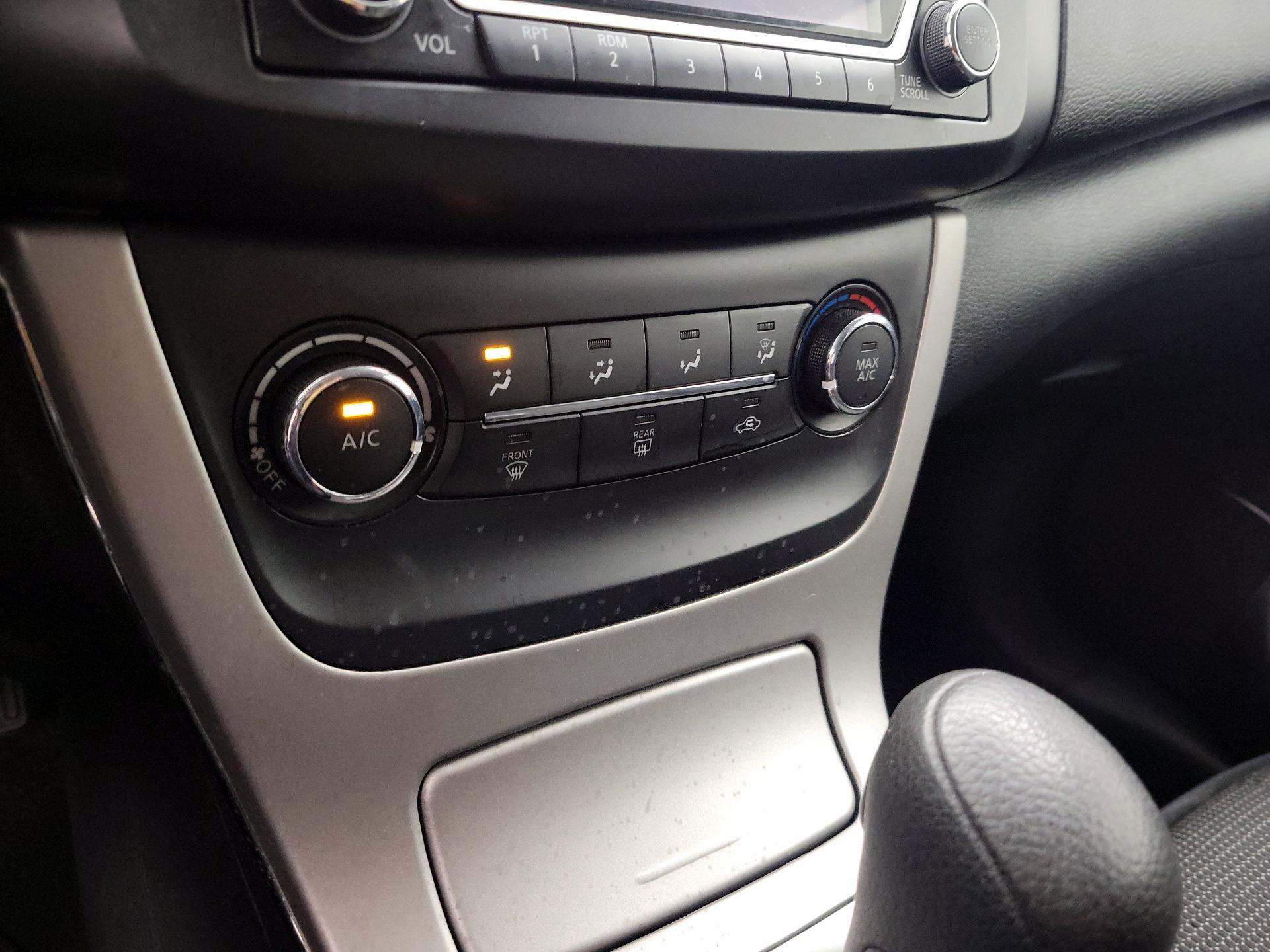 Thumbnail: 2015 Nissan Sentra - 15