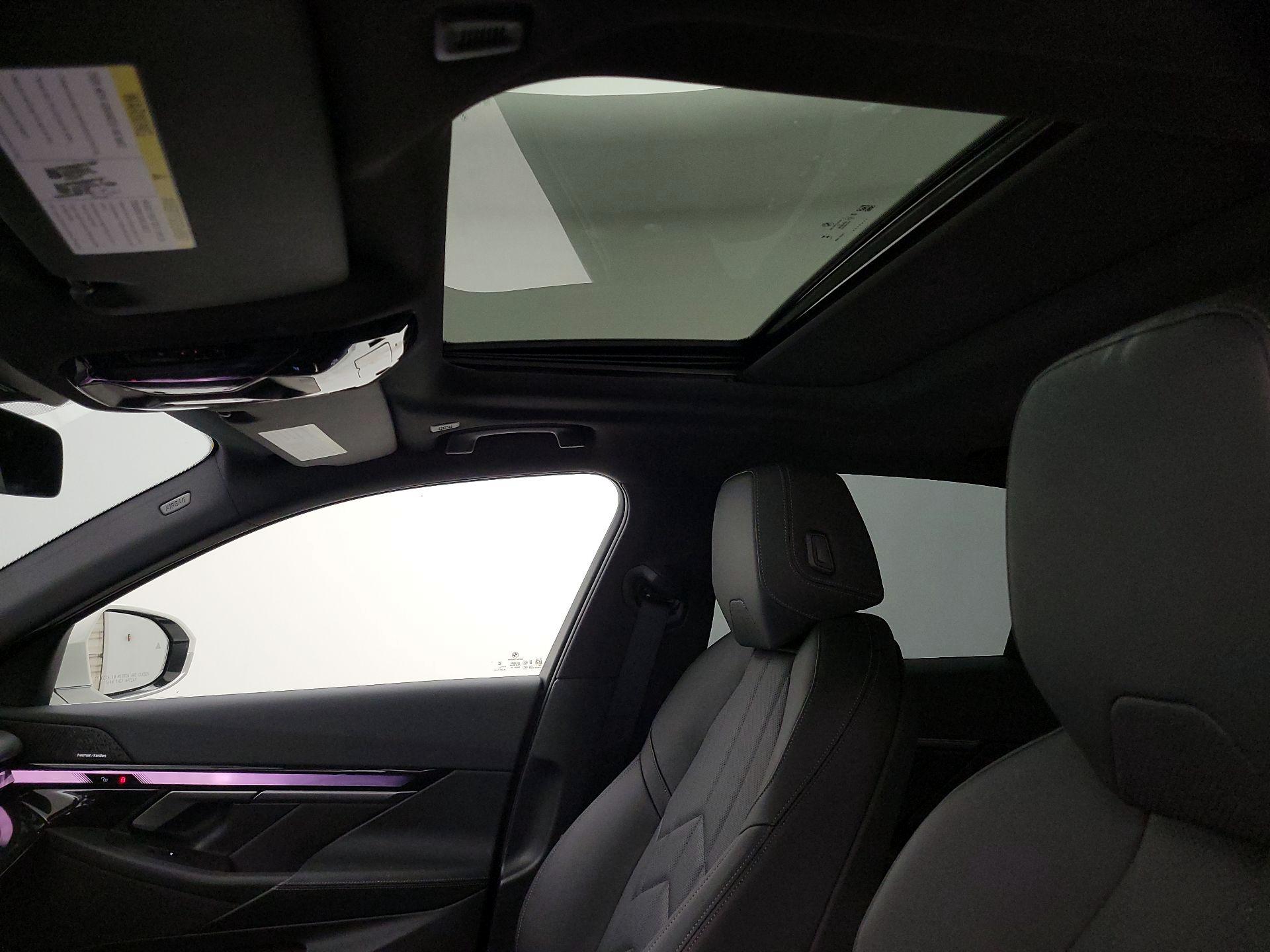Thumbnail: 2024 BMW i5 - 19