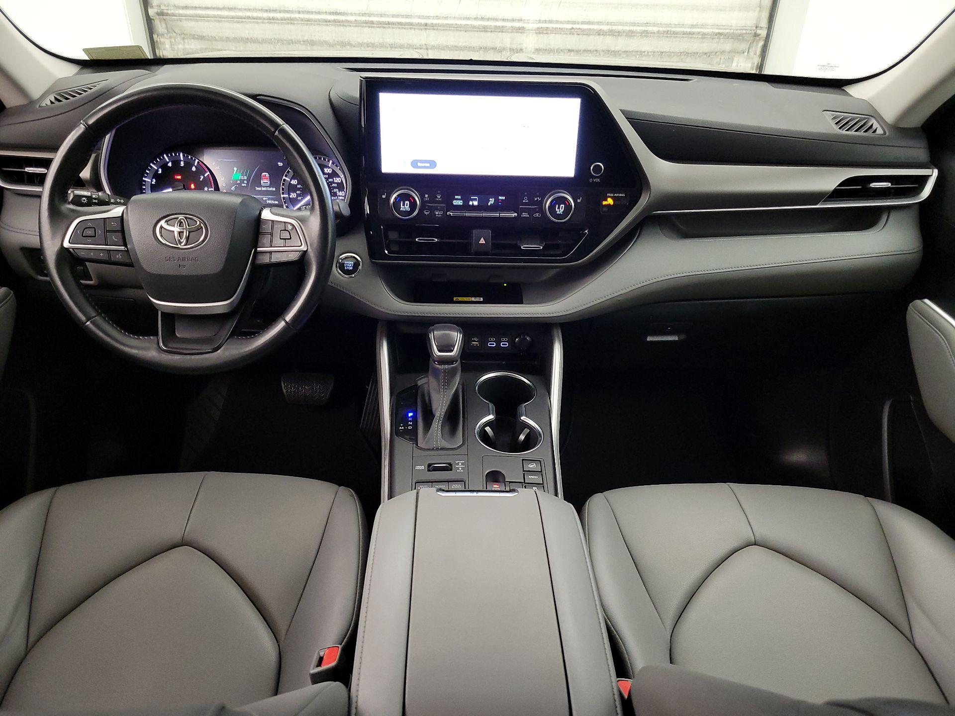Thumbnail: 2023 Toyota Highlander - 9