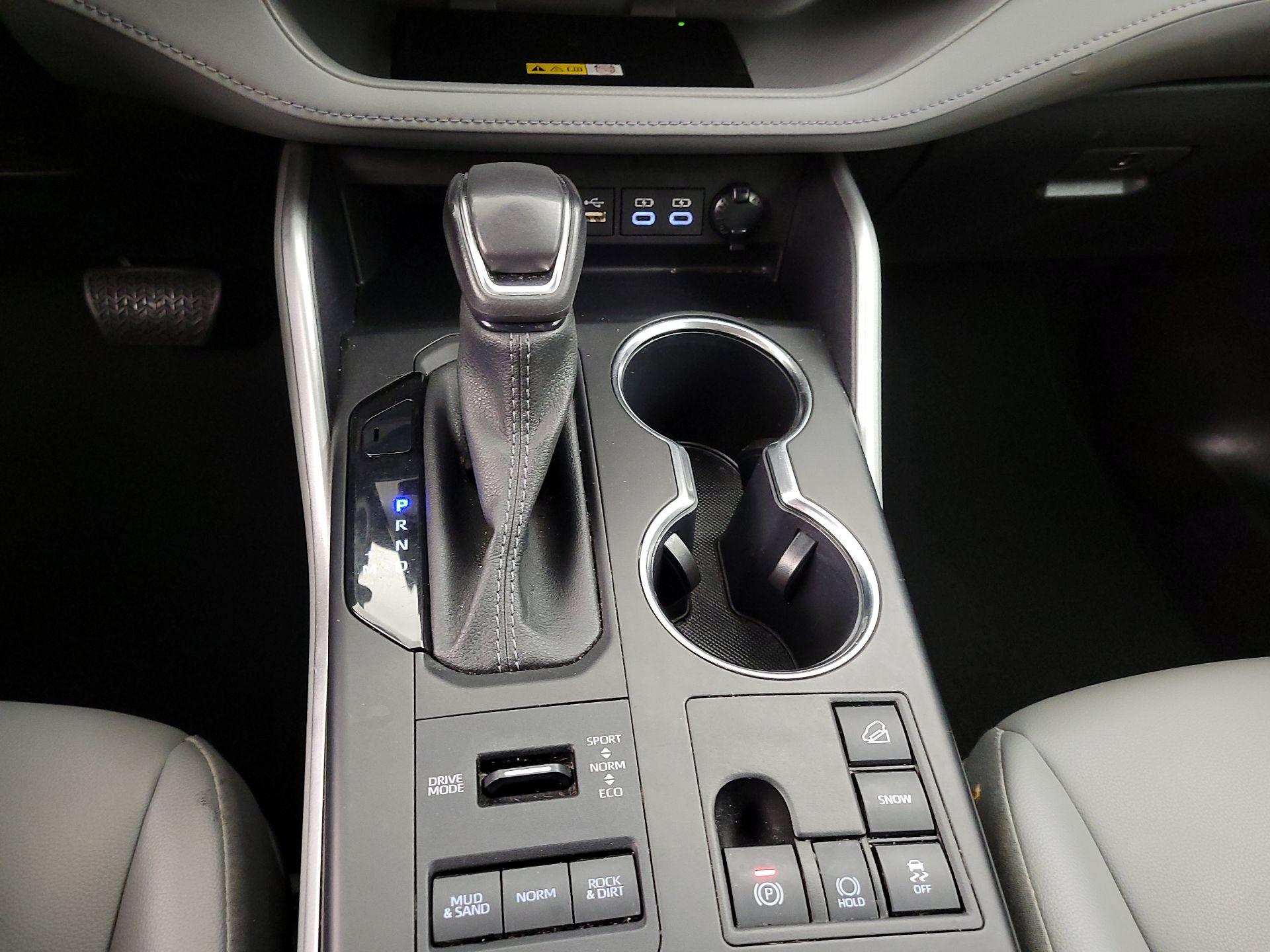 Thumbnail: 2023 Toyota Highlander - 17