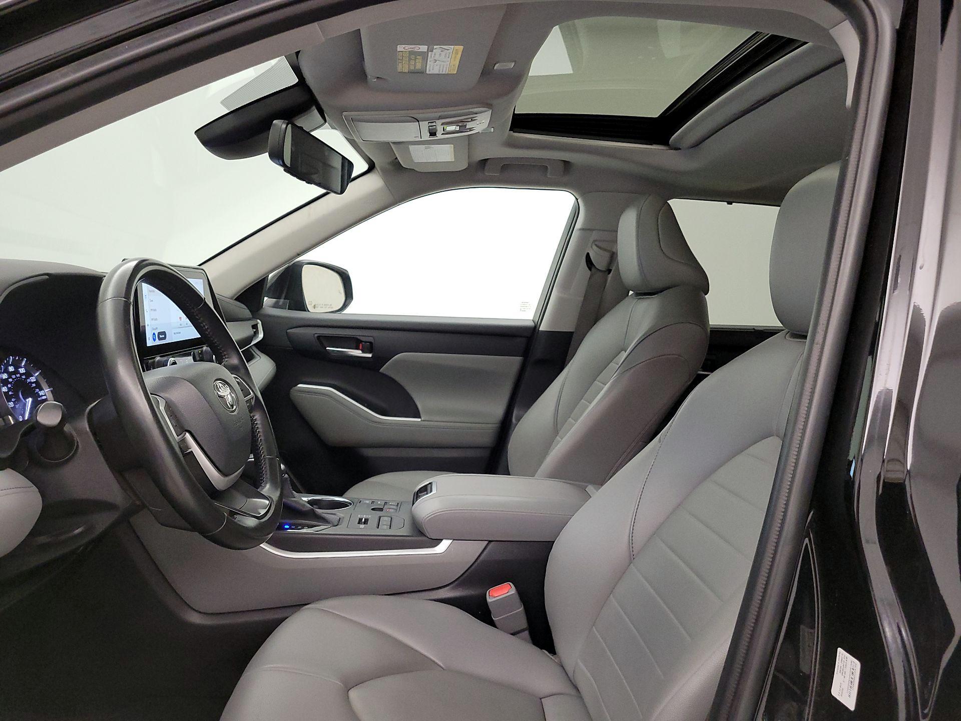 Thumbnail: 2023 Toyota Highlander - 19