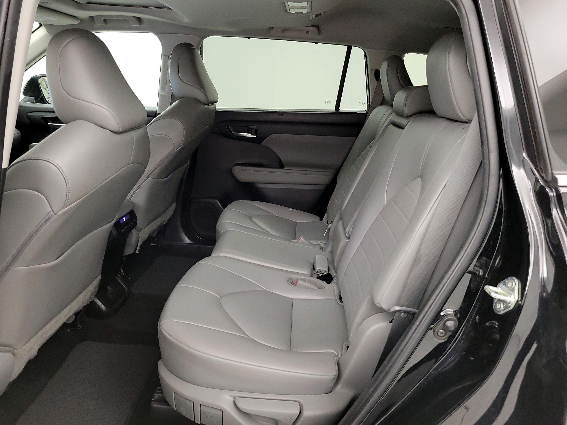 Thumbnail: 2023 Toyota Highlander - 20