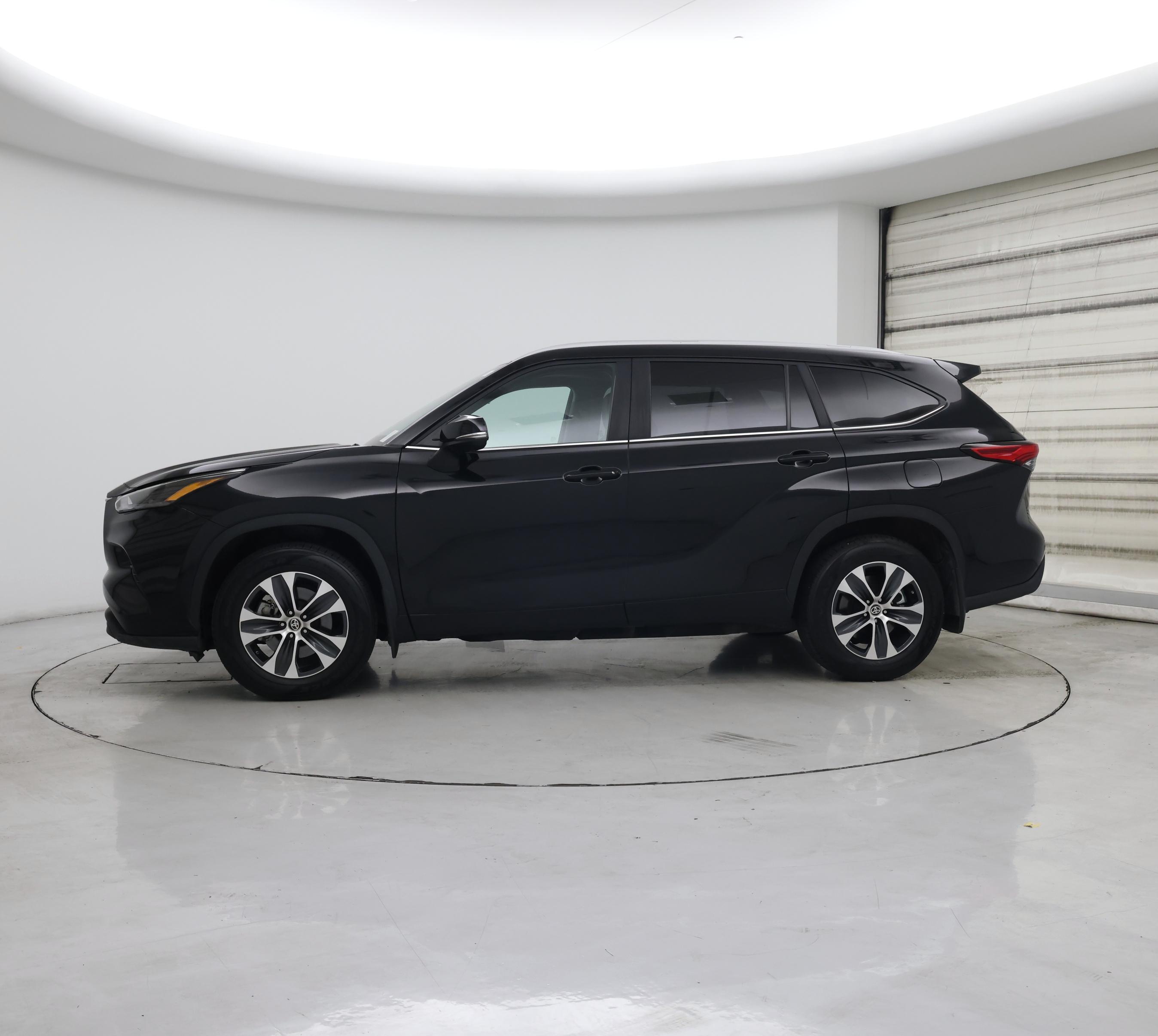Thumbnail: 2023 Toyota Highlander - 3