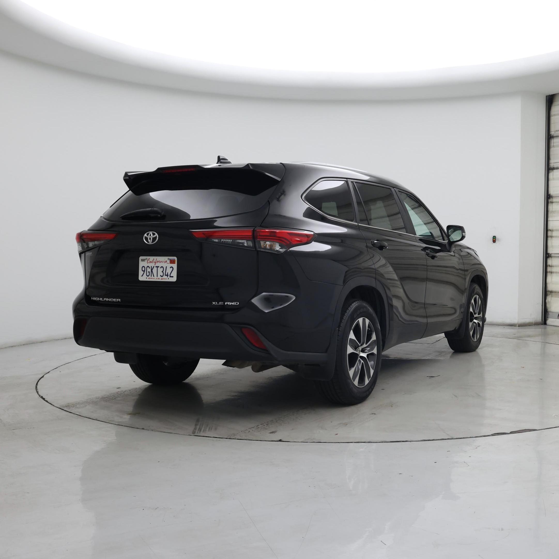 Thumbnail: 2023 Toyota Highlander - 8