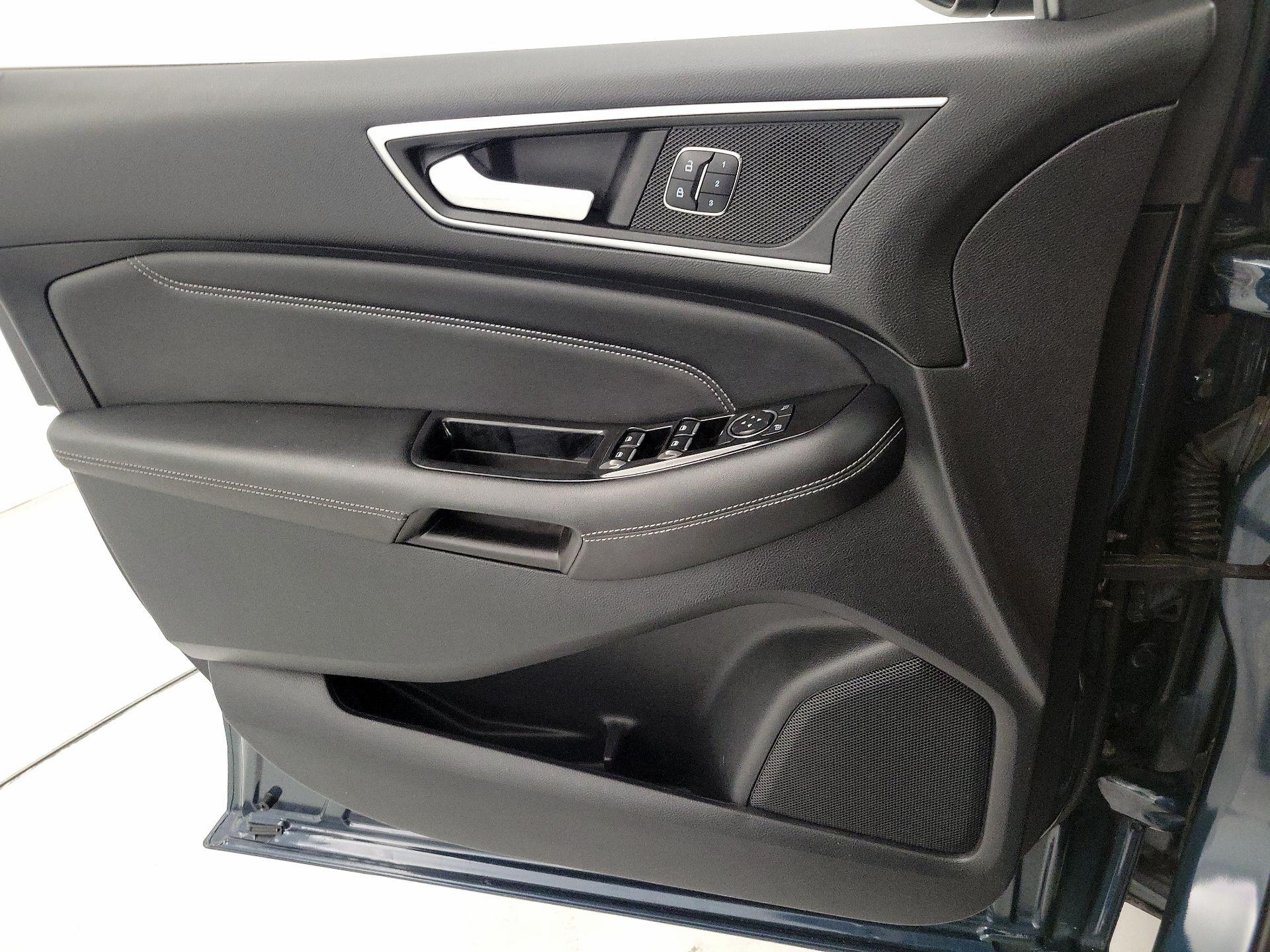 Thumbnail: 2016 Ford Edge - 12