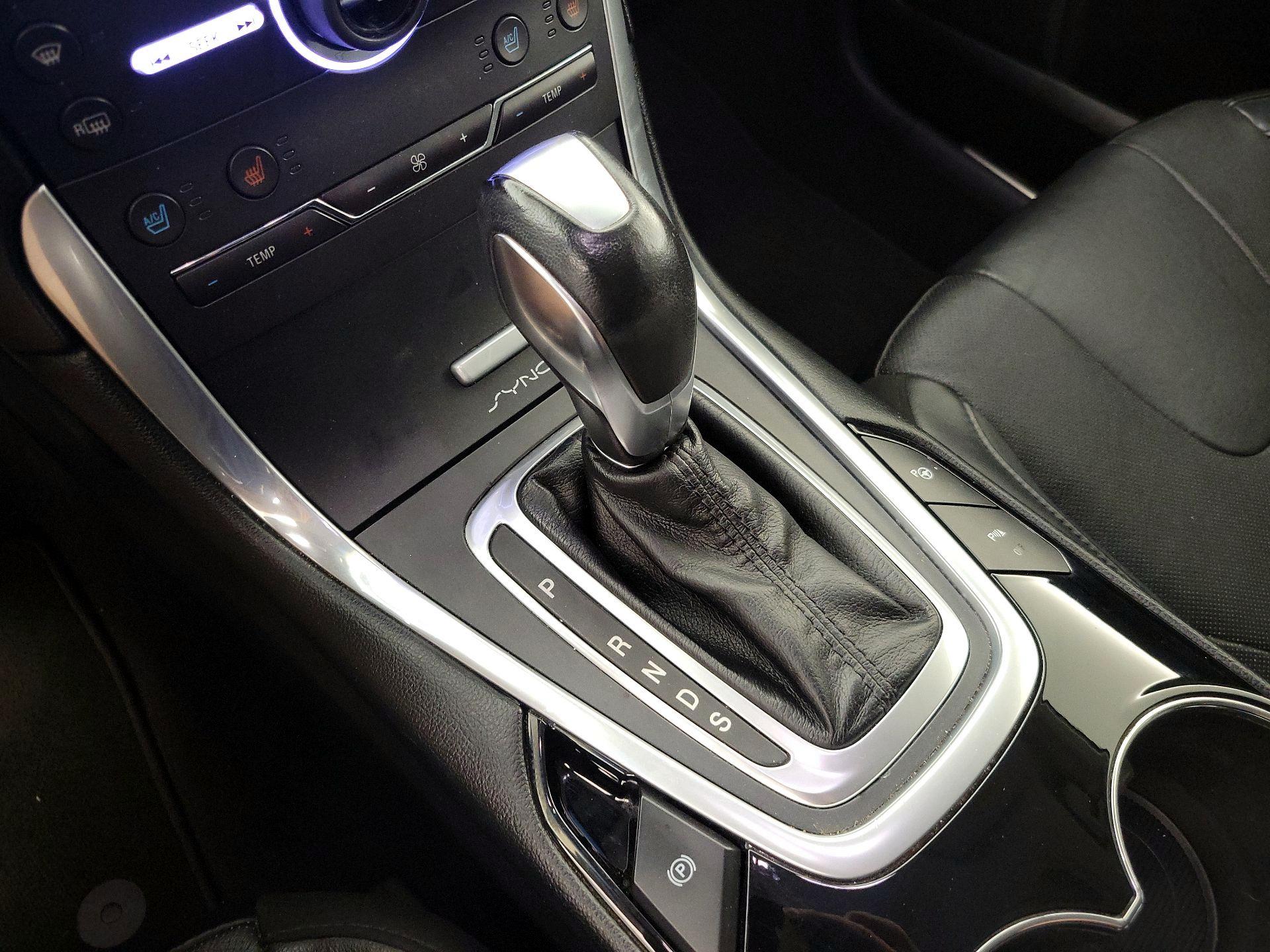 Thumbnail: 2016 Ford Edge - 18