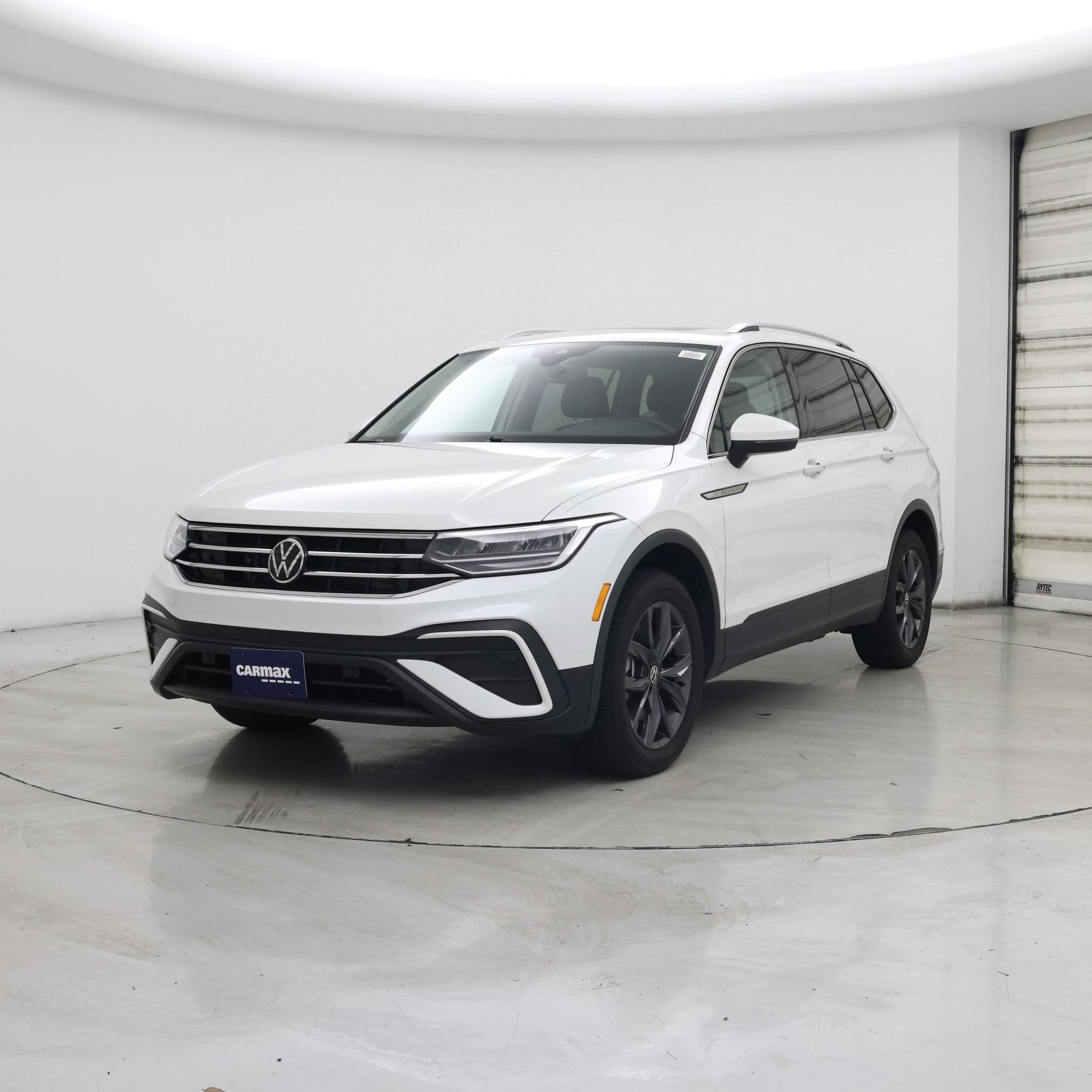 Thumbnail: 2023 Volkswagen Tiguan - 4