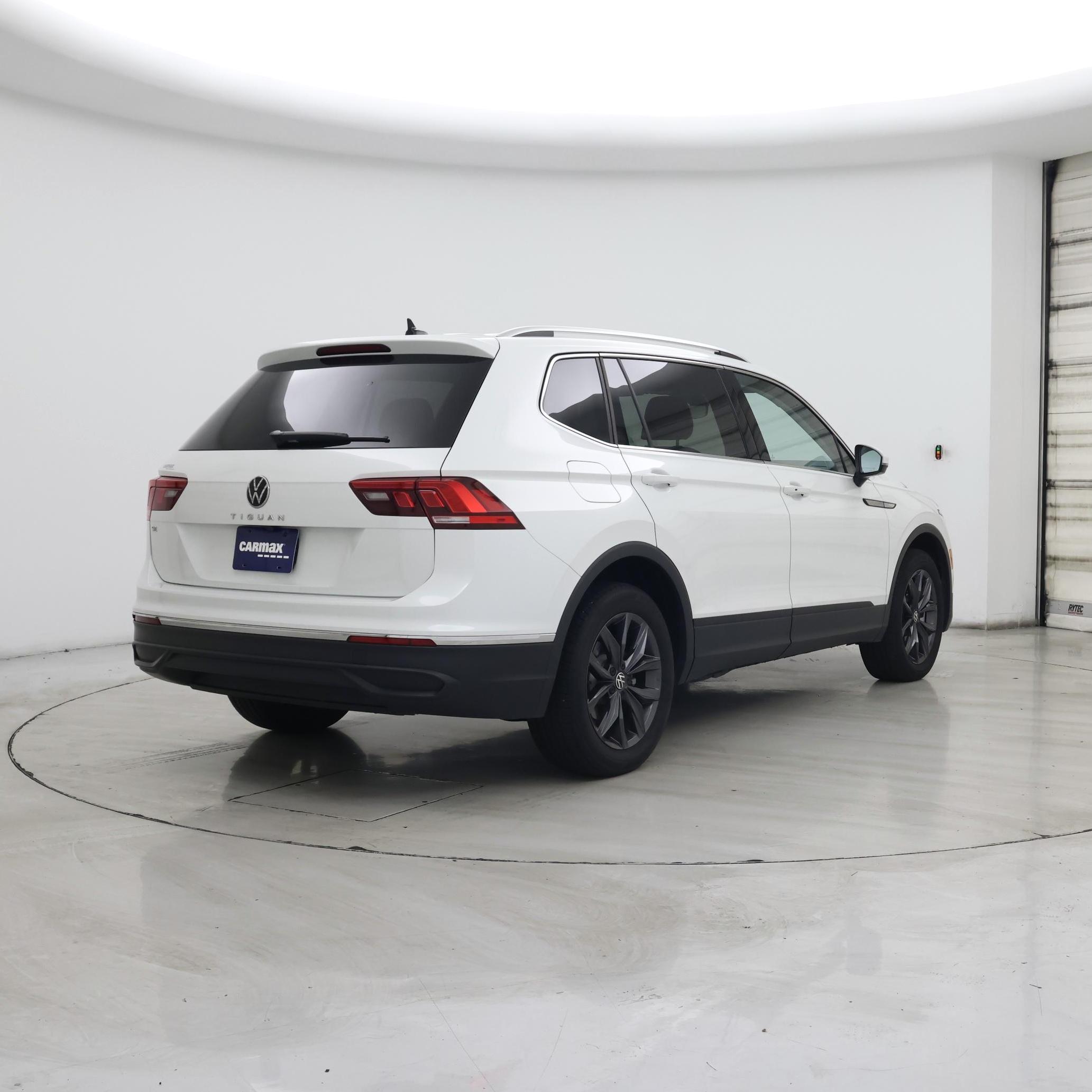 Thumbnail: 2023 Volkswagen Tiguan - 8