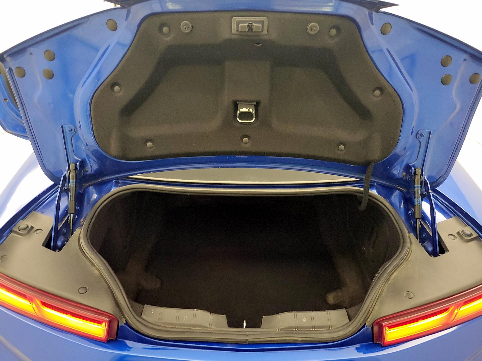 Thumbnail: 2018 Chevrolet Camaro - 18