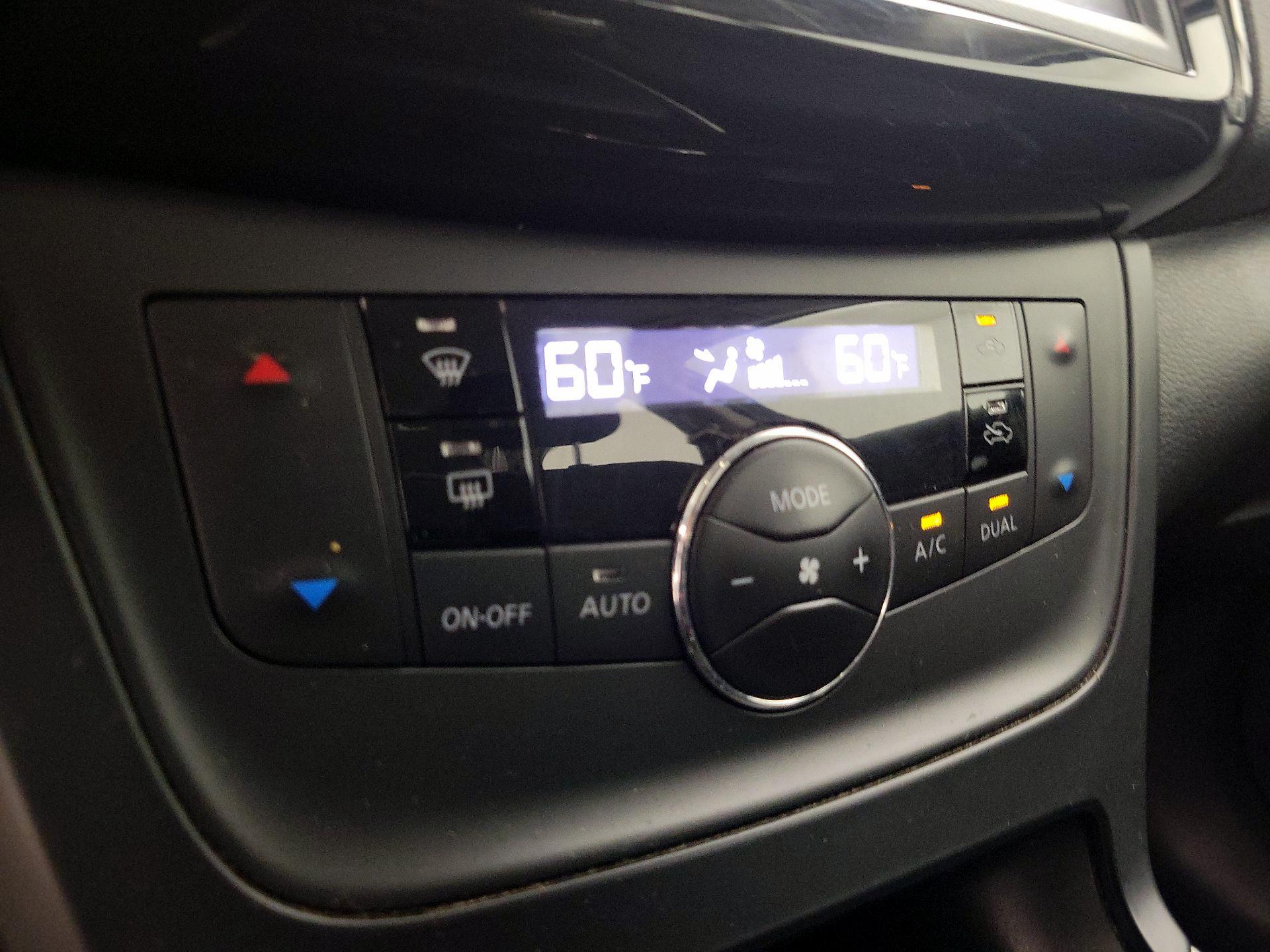 Thumbnail: 2019 Nissan Sentra - 16