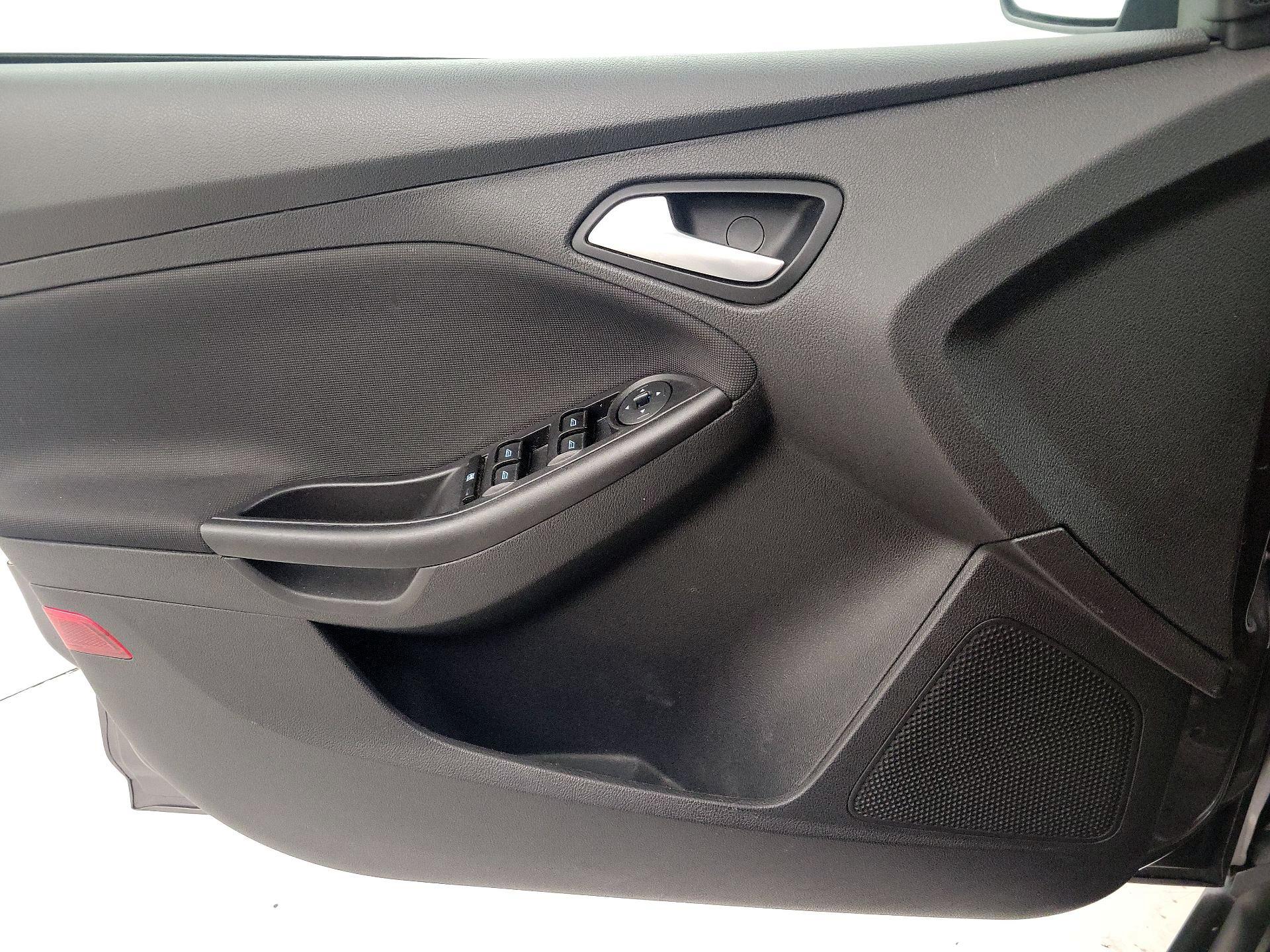 Thumbnail: 2014 Ford Focus - 10