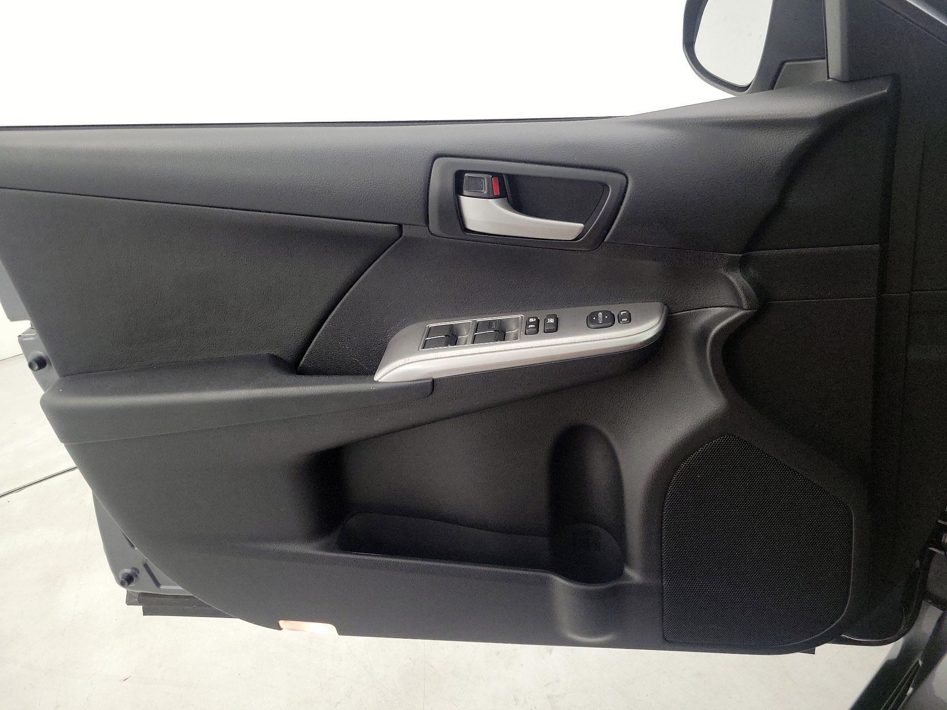 Thumbnail: 2014 Toyota Camry - 12