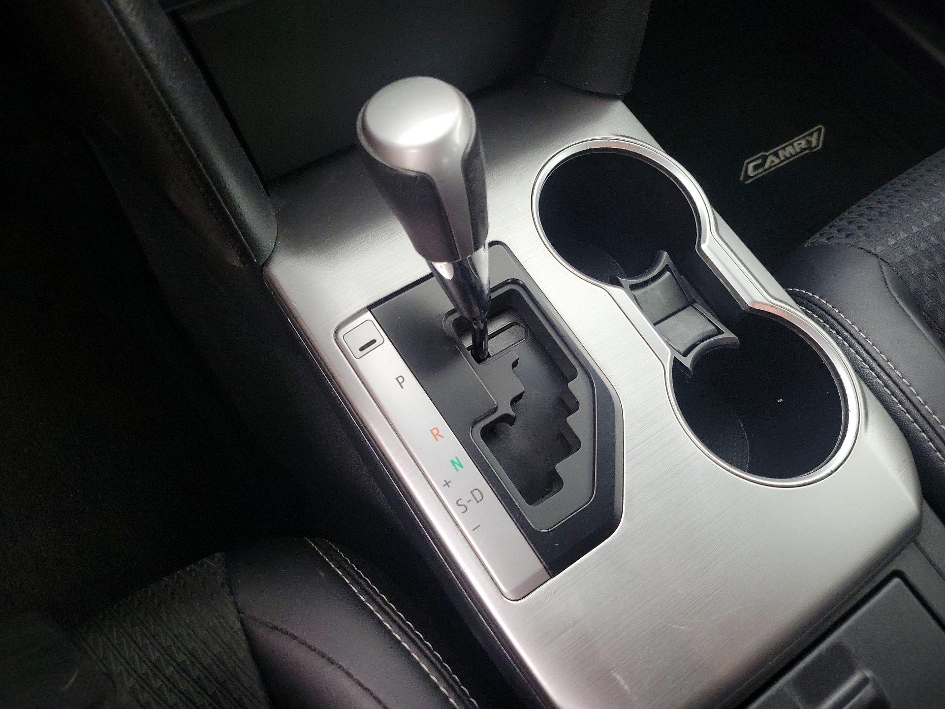 Thumbnail: 2014 Toyota Camry - 16