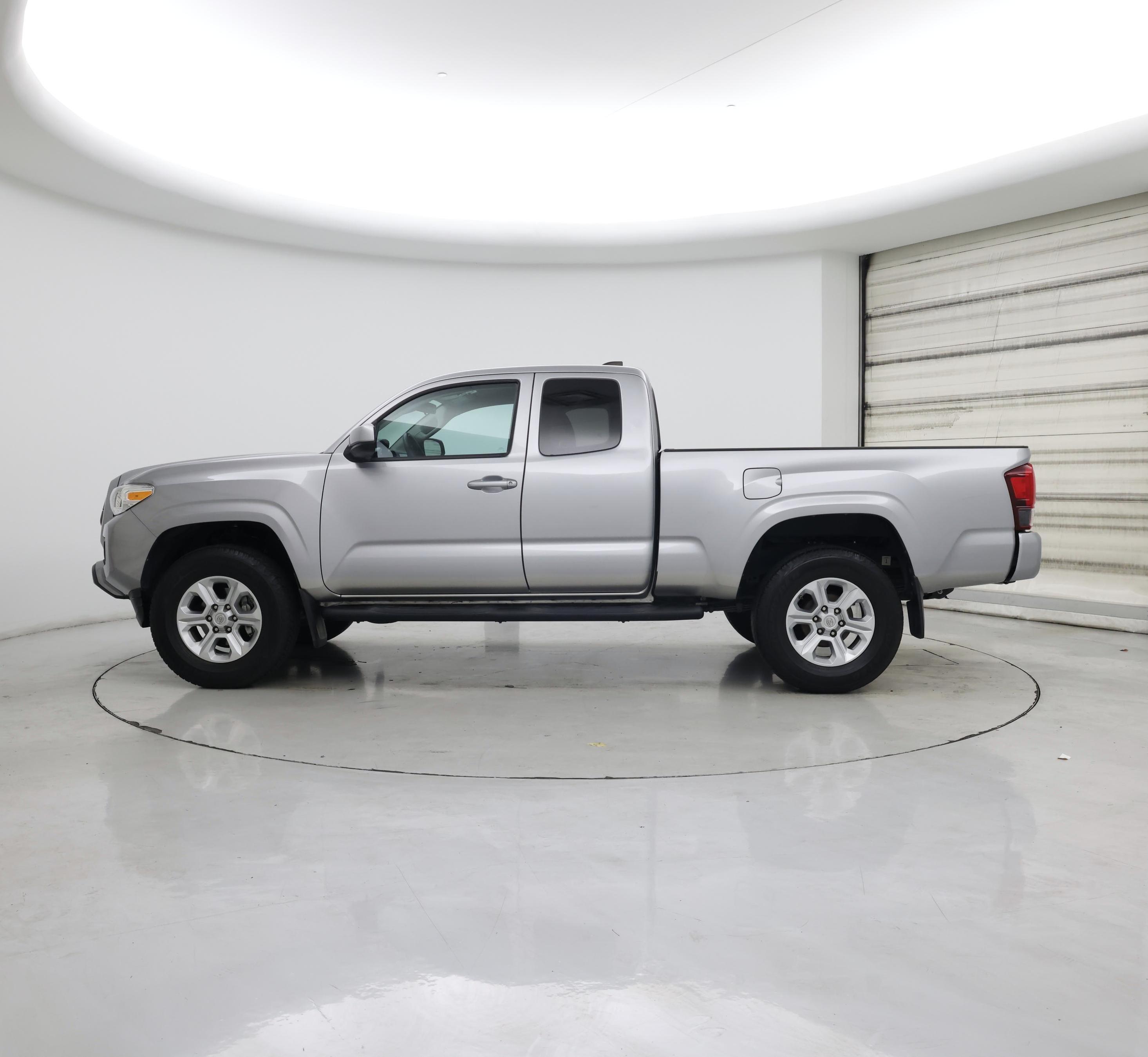 Thumbnail: 2020 Toyota Tacoma - 3
