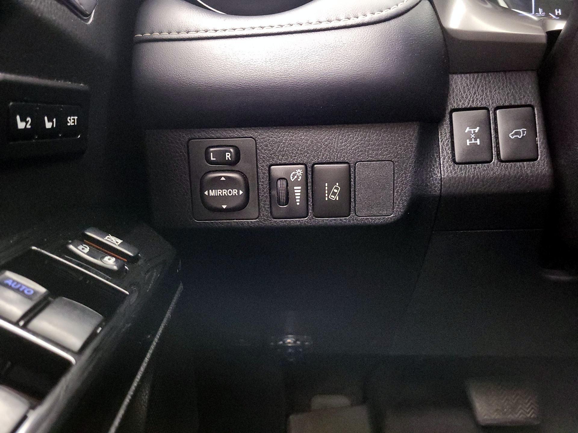 Thumbnail: 2018 Toyota RAV4 - 13