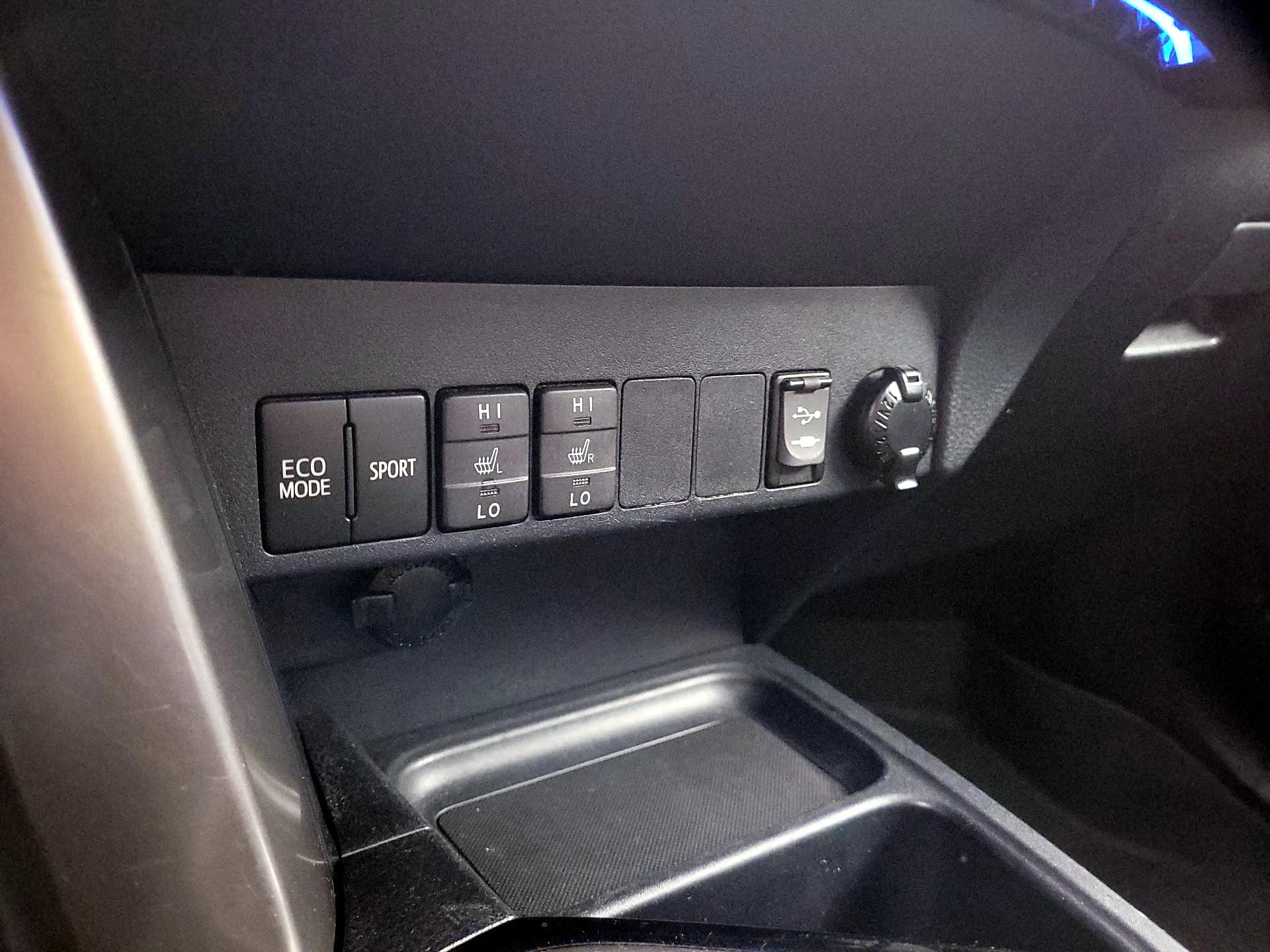Thumbnail: 2018 Toyota RAV4 - 18