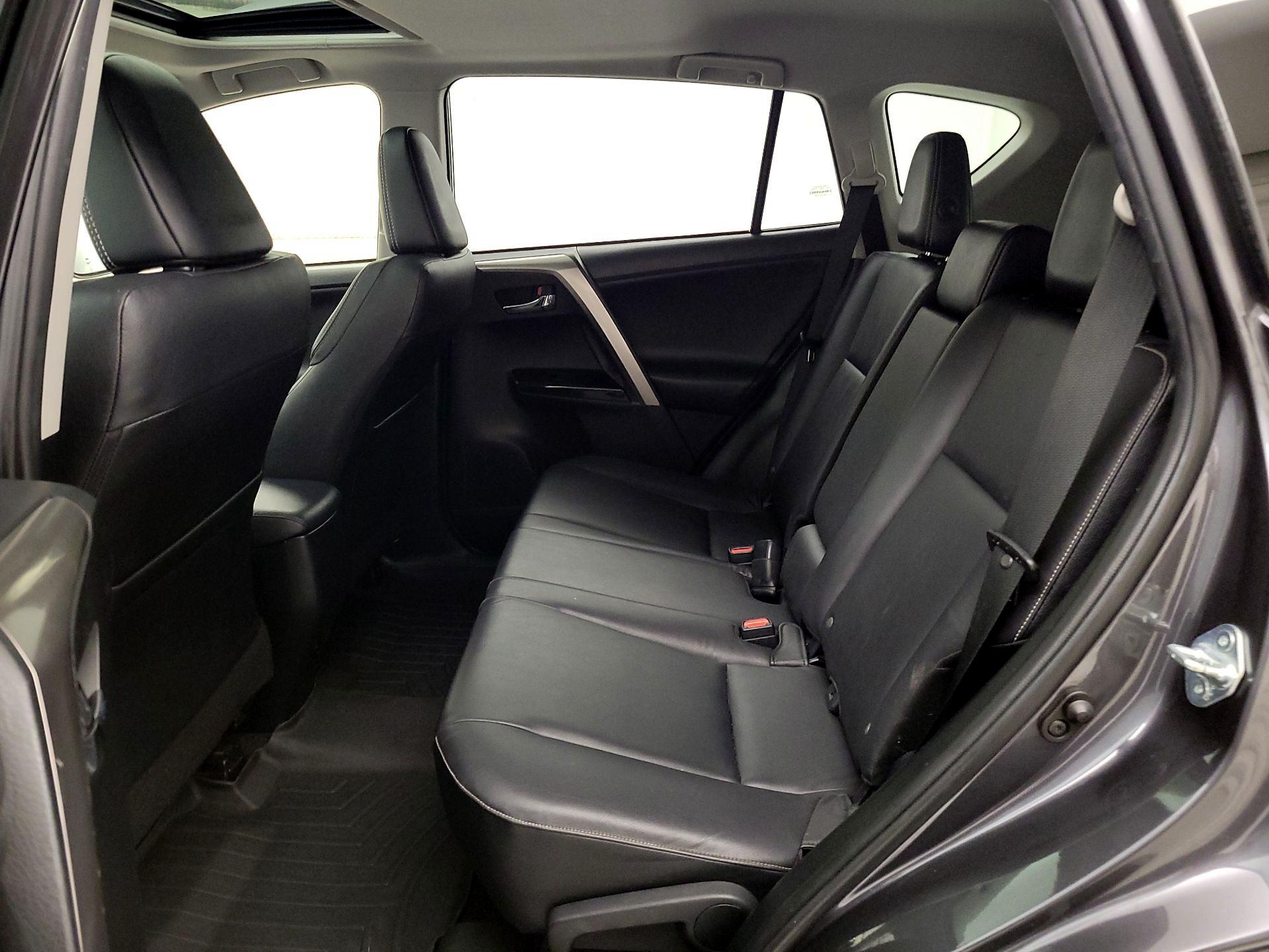 Thumbnail: 2018 Toyota RAV4 - 20