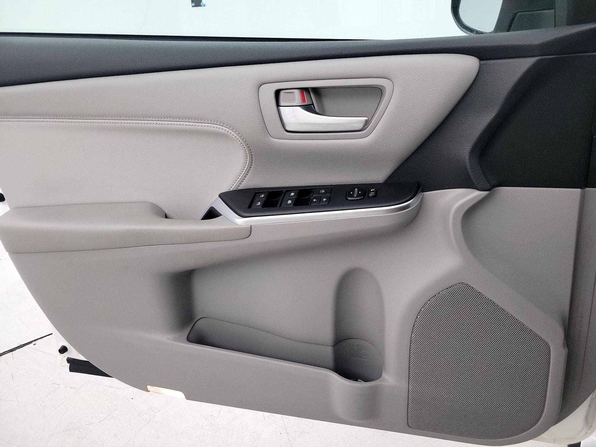 Thumbnail: 2015 Toyota Camry - 10