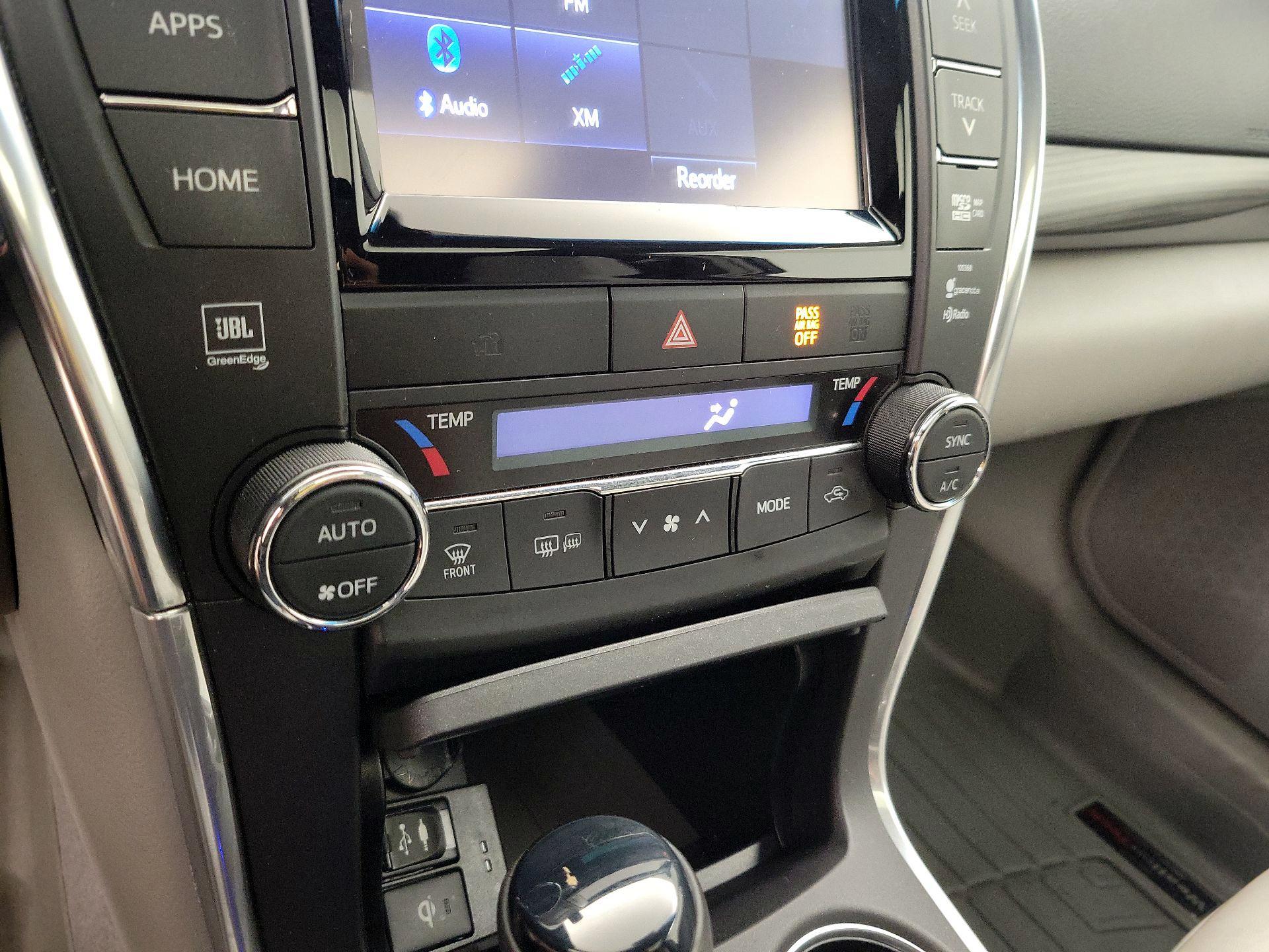 Thumbnail: 2015 Toyota Camry - 14