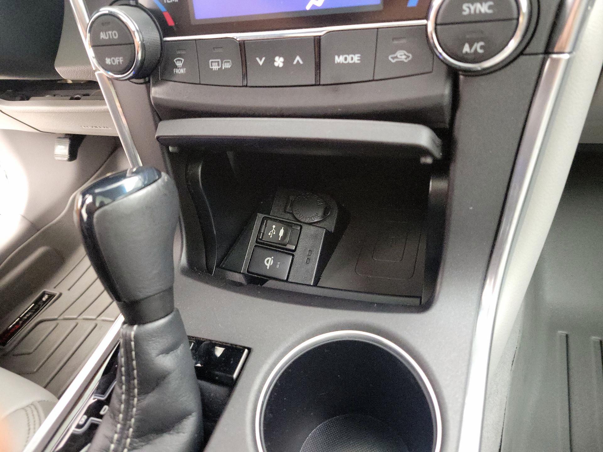 Thumbnail: 2015 Toyota Camry - 16