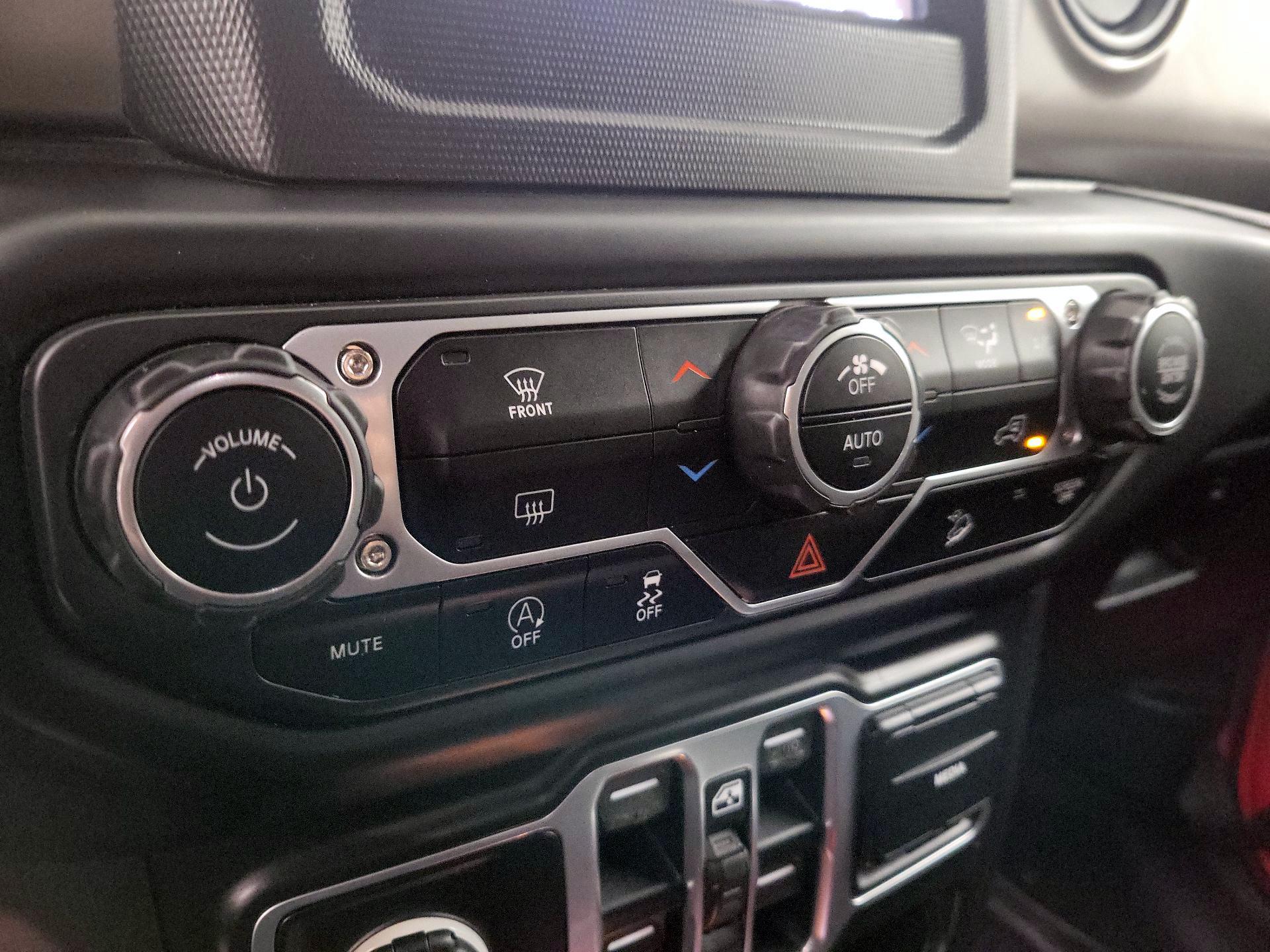 Thumbnail: 2018 Jeep Wrangler - 14