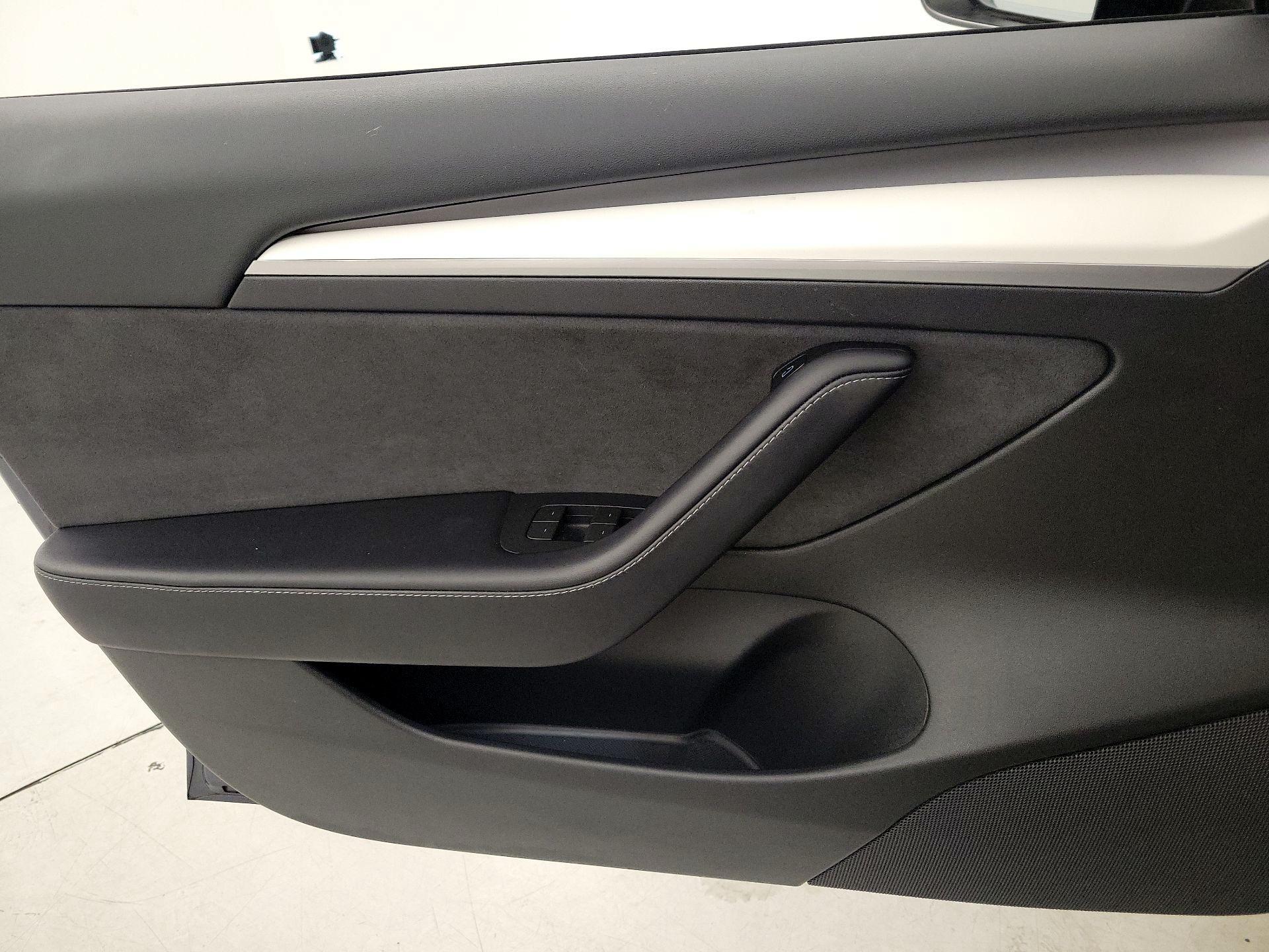 Thumbnail: 2022 Tesla Model 3 - 12