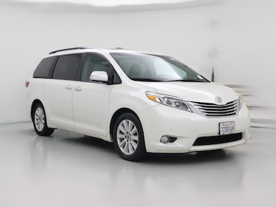 White 2017 Toyota Sienna Limited